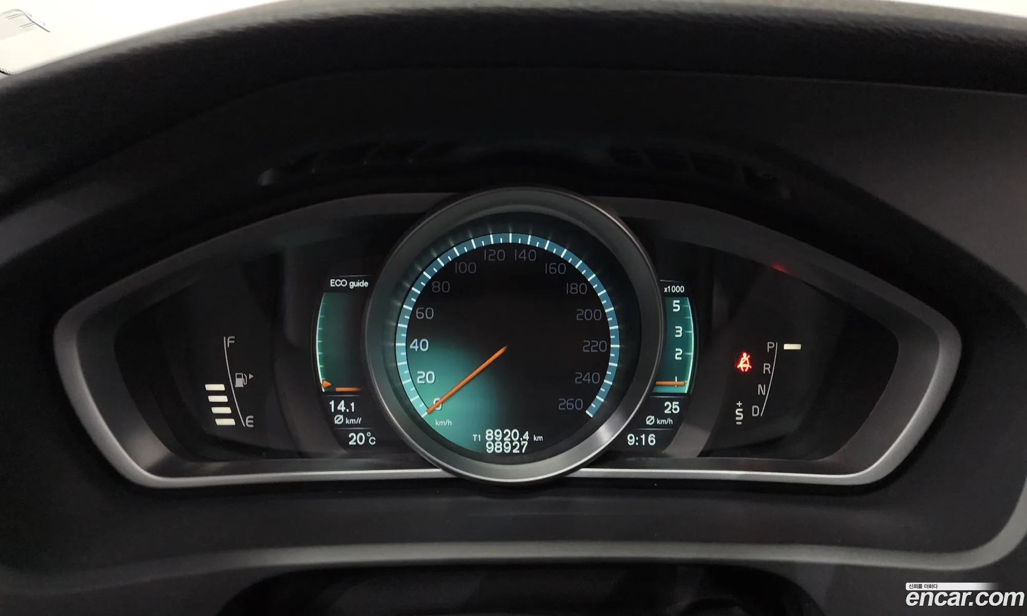 Volvo V40 2016 — 13