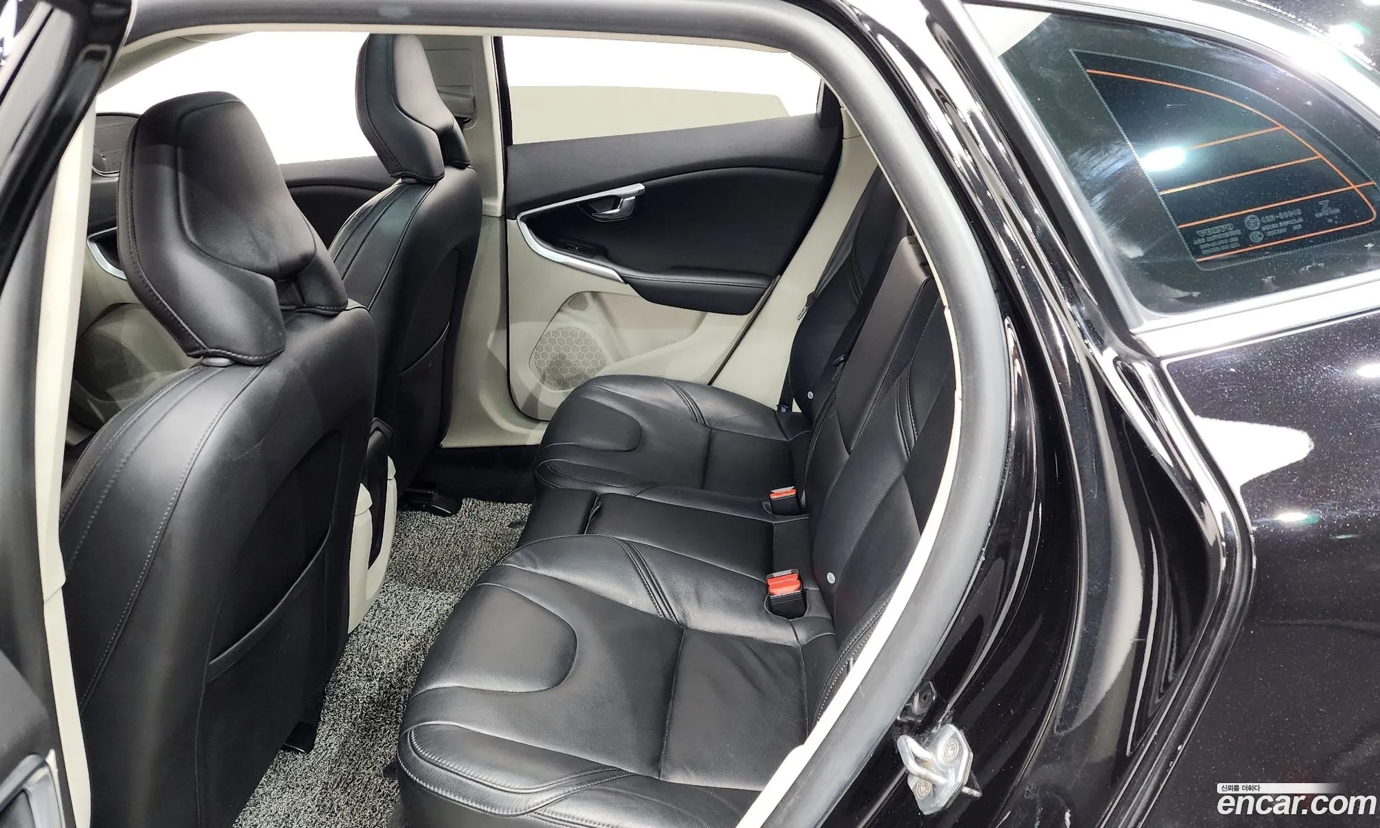 Volvo V40 2016 — 10