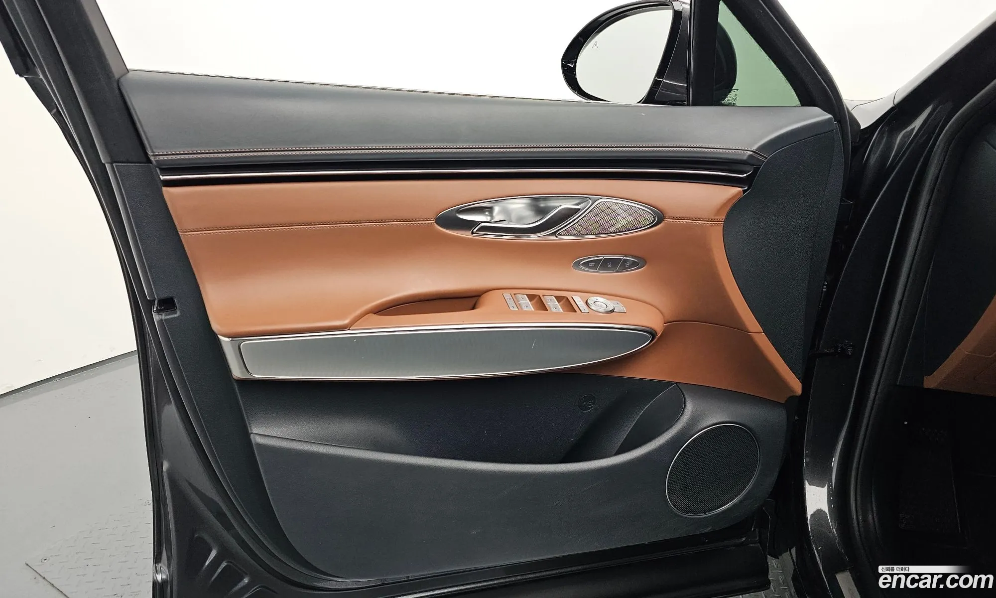 Genesis GV70 2021 — 32