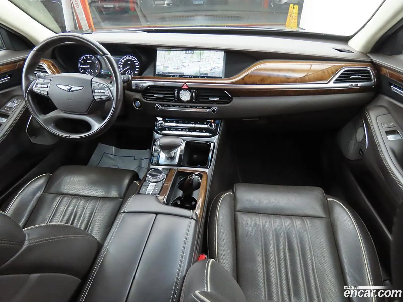 Genesis EQ900 2016 — 17