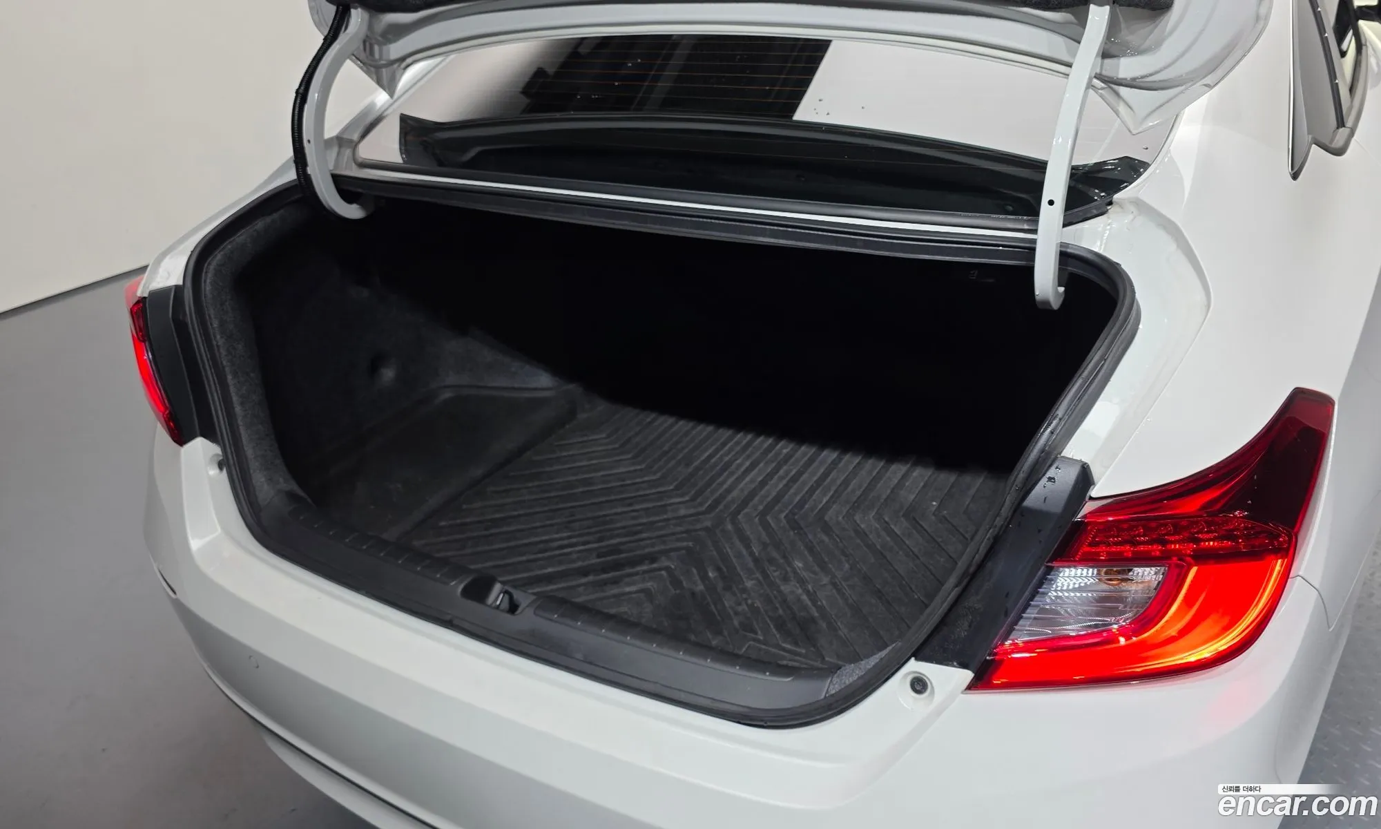Honda Accord 10th Gen 2019 1HGCV3690KA511925 — 2