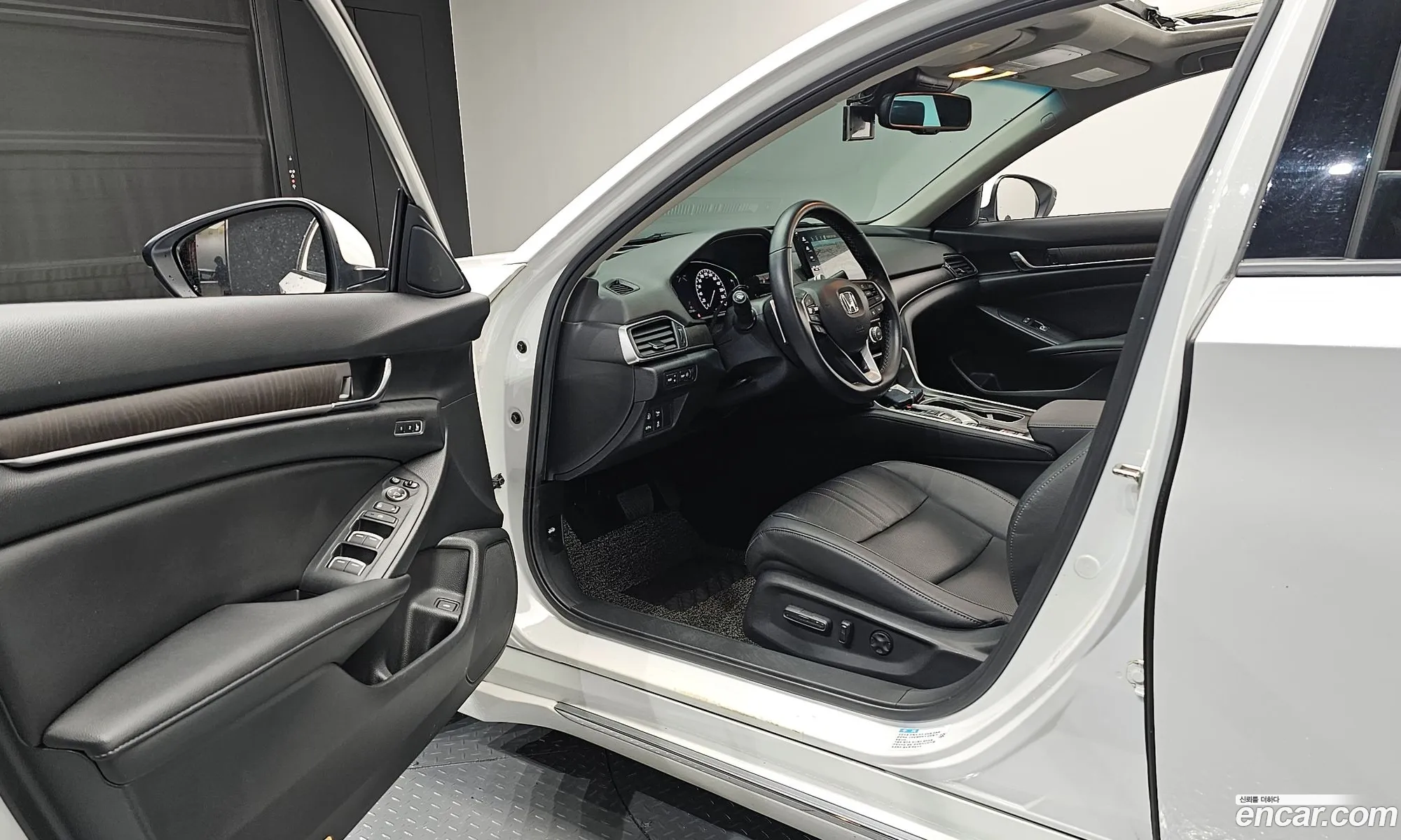 Honda Accord 10th Gen 2019 1HGCV3690KA511925 — 35