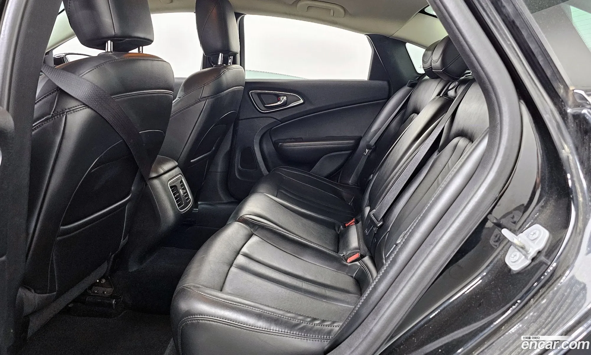 Chrysler 200