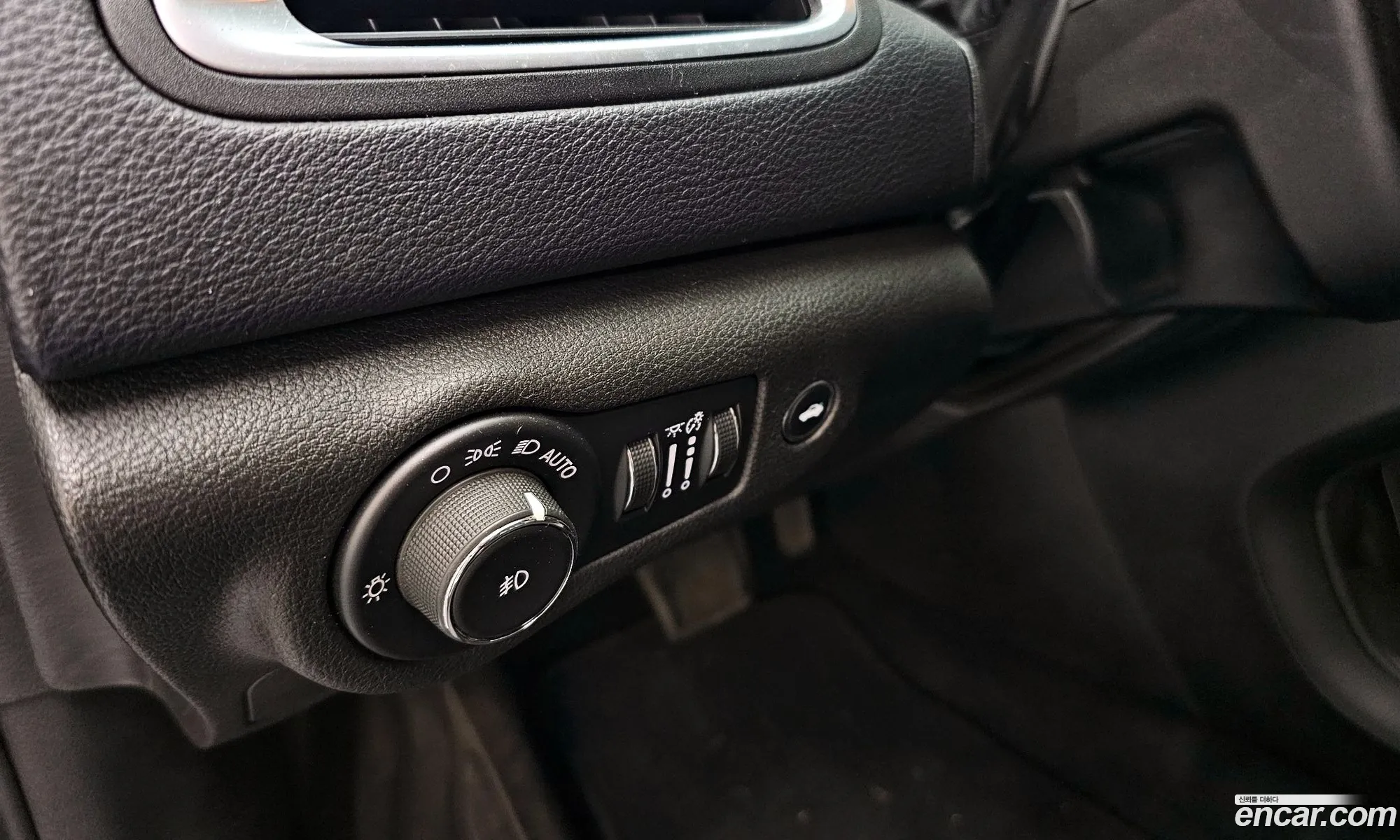Chrysler 200 2015 1C3CCCEG — 3