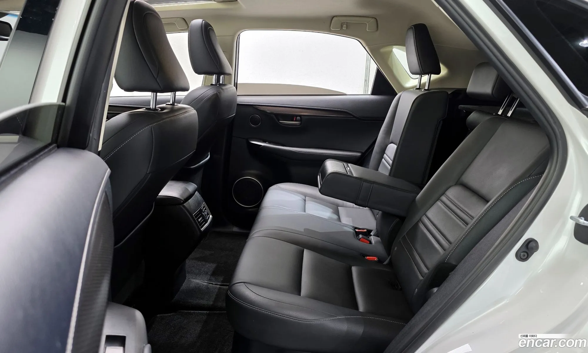 Lexus NX300h 2017 JTJBJRBZ5H2071164 — 16