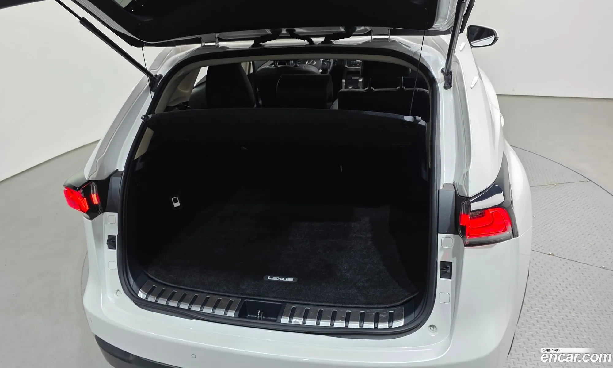 Lexus NX300h 2017 JTJBJRBZ5H2071164 — 15