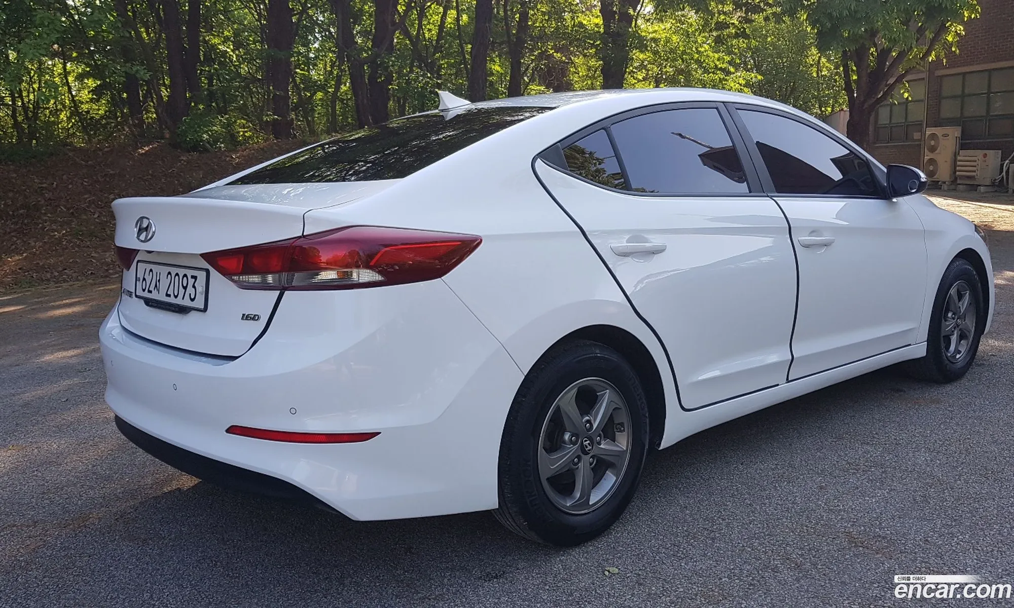 Hyundai Elantra AD 2017 — 11
