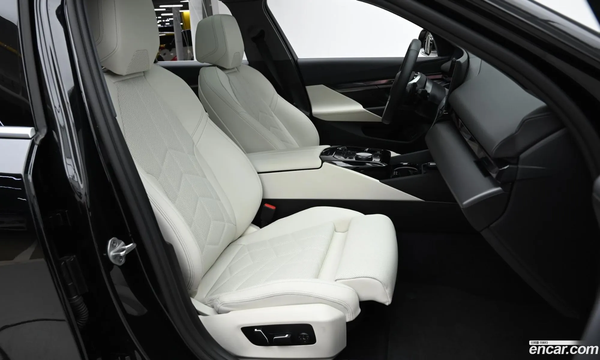 BMW 5 Series 2025 — 12