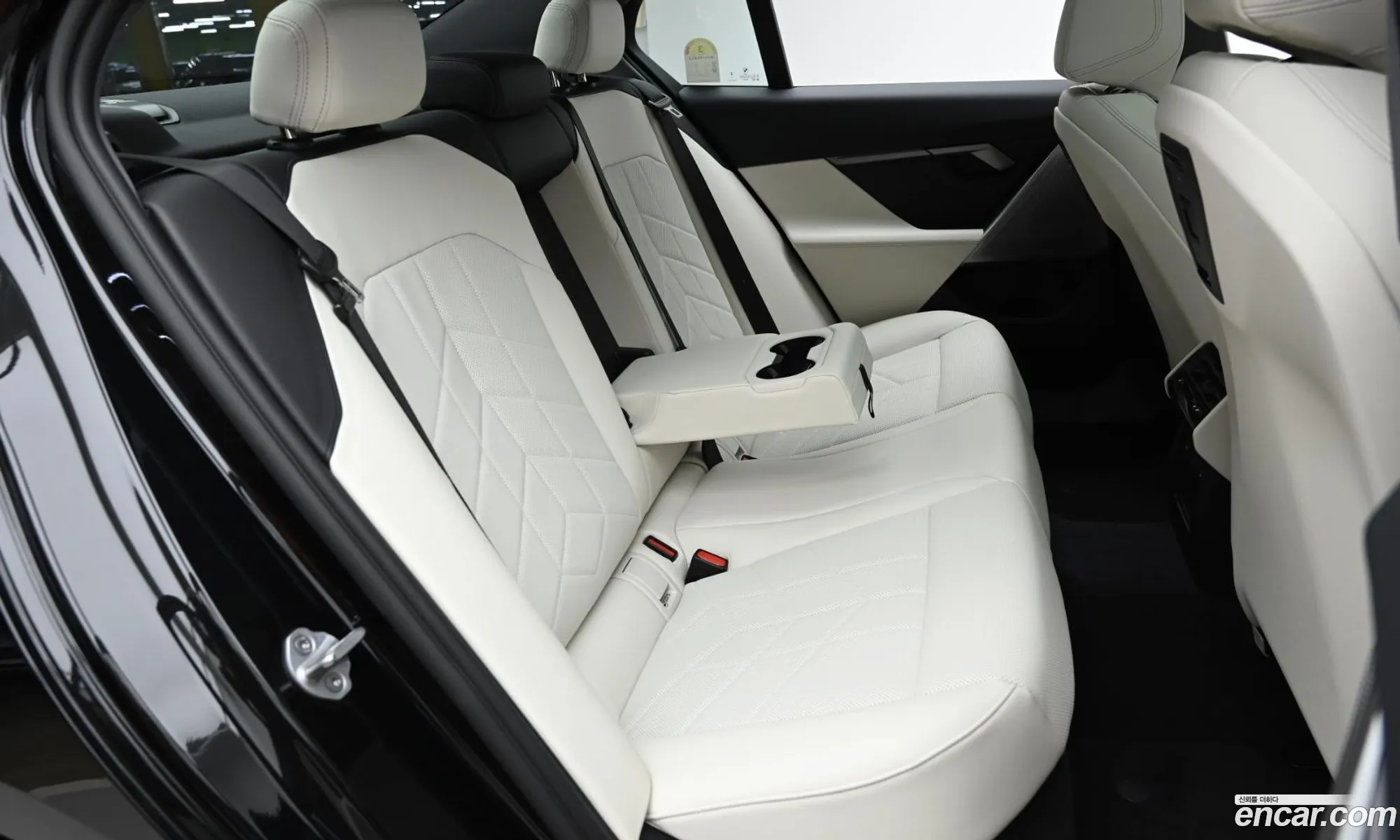 BMW 5 Series 2025 — 17