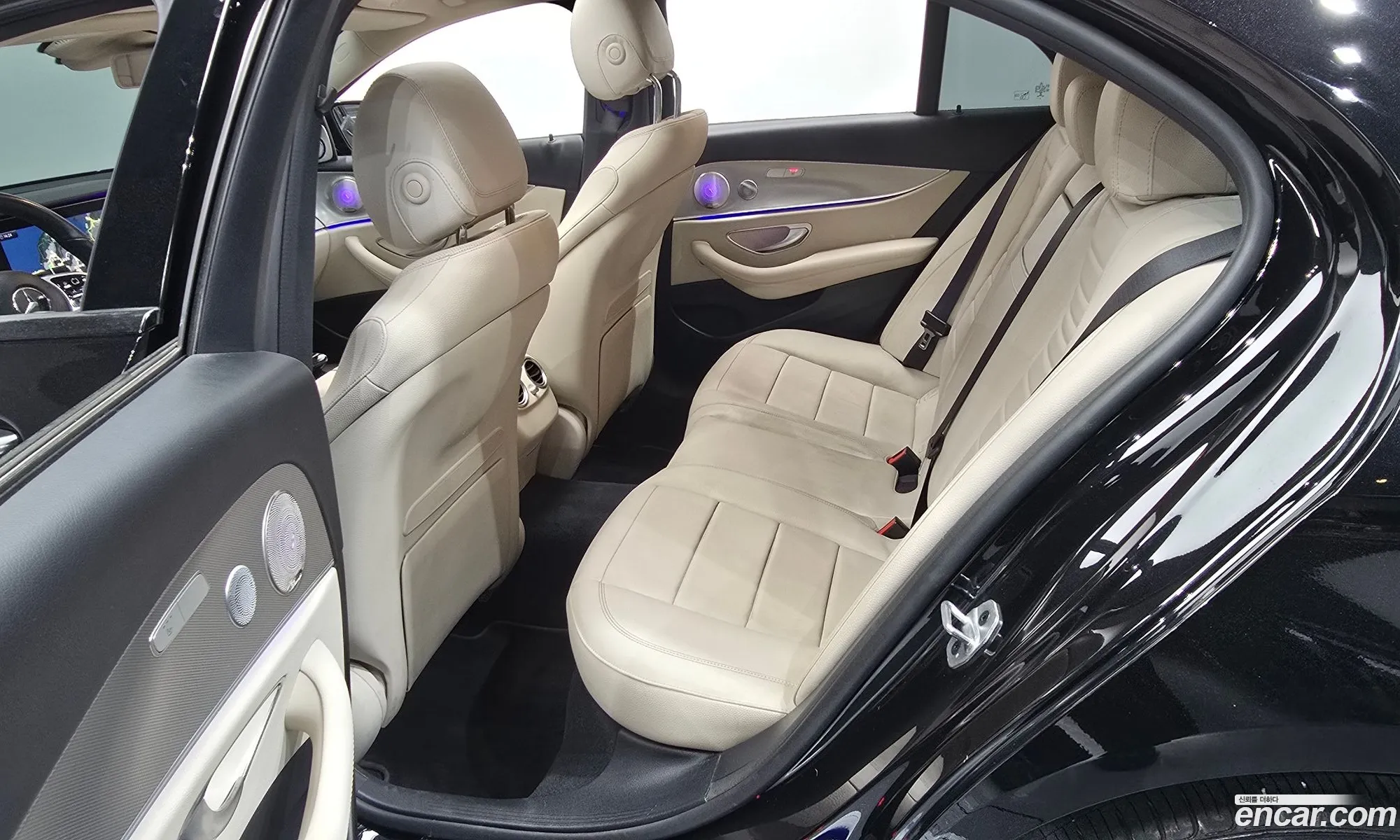 Mercedes-Benz E-Class W213 2018 WDDZF4JB2KA574423 — 18