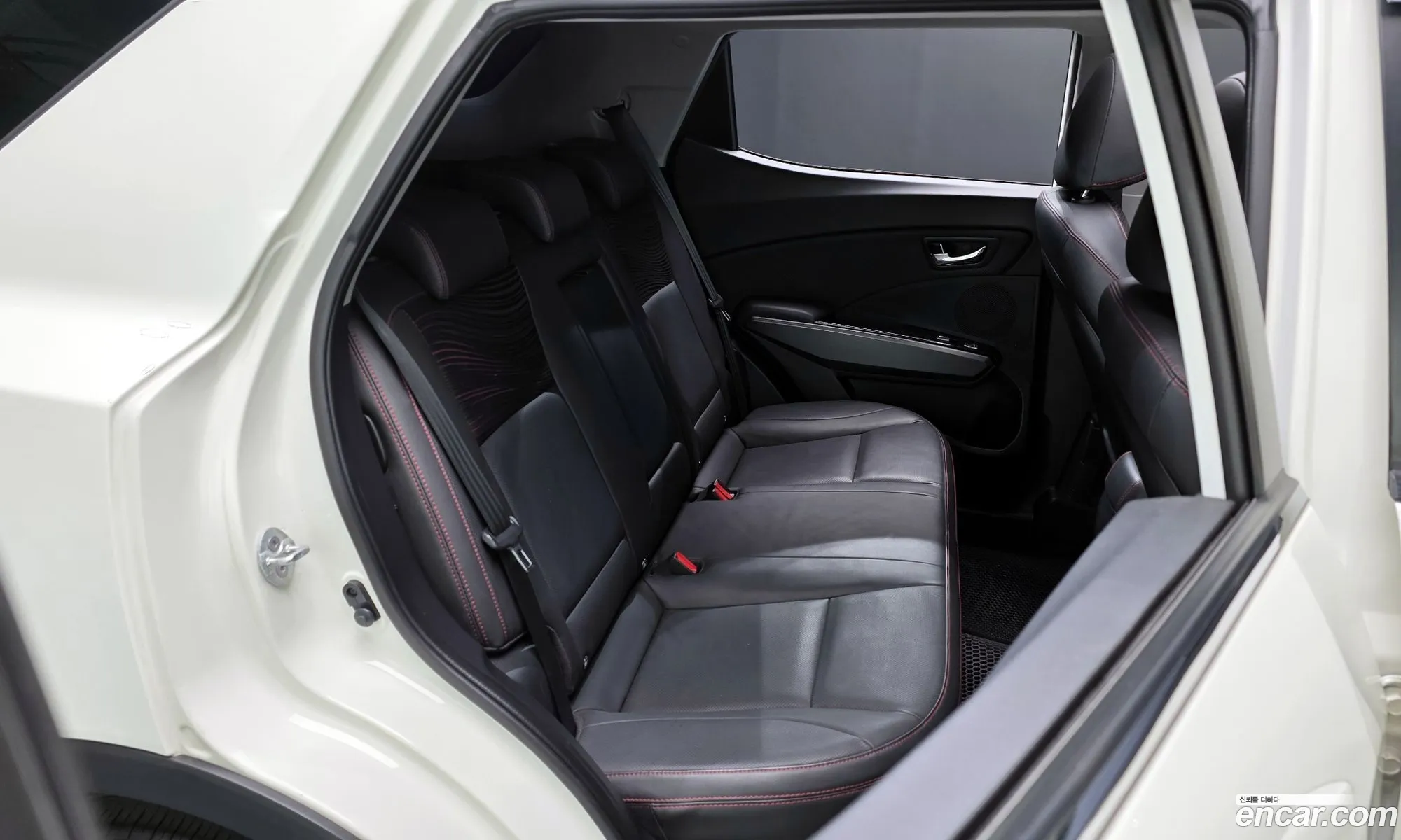 KG Mobility (SsangYong) Tivoli Air 2017 — 19