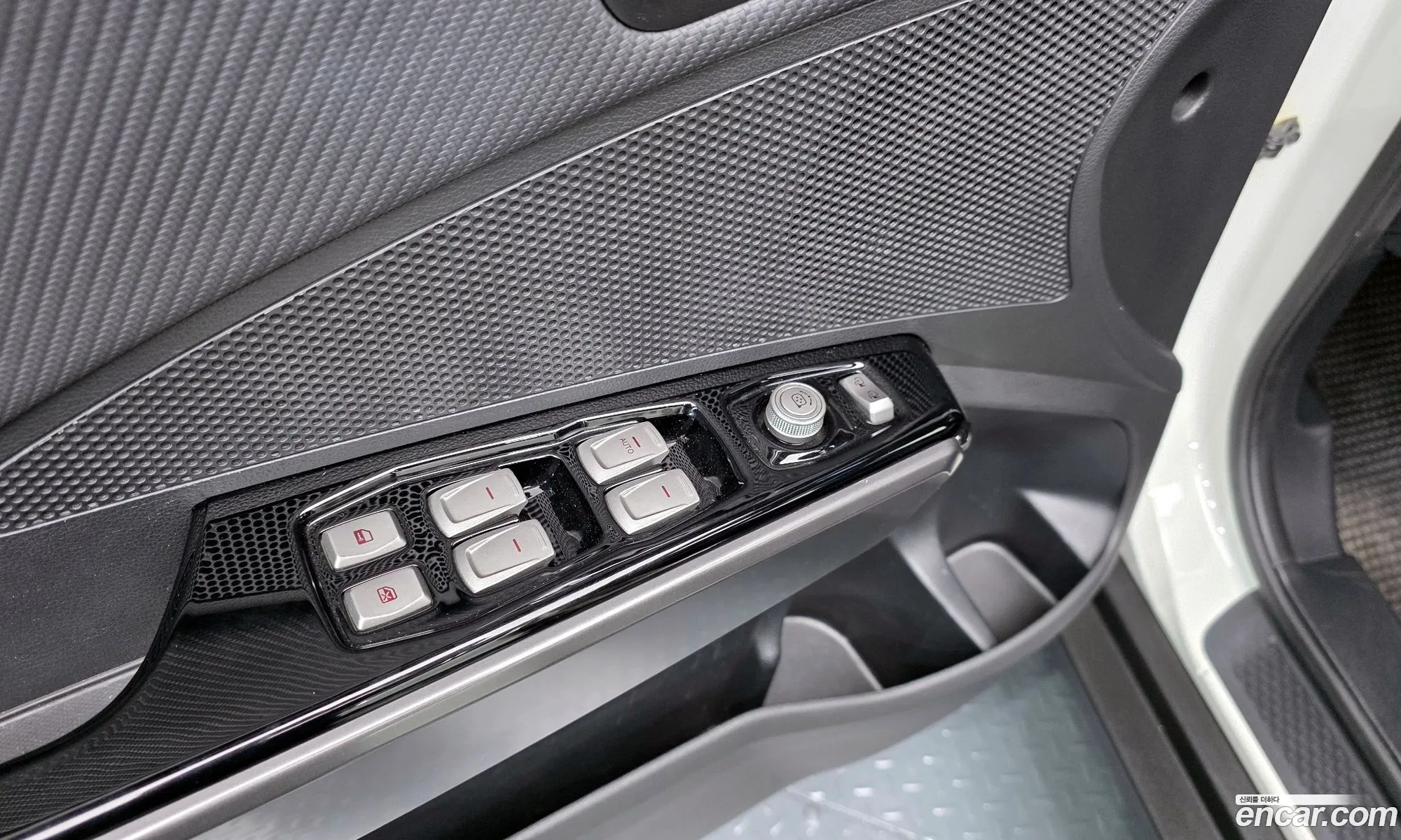 KG Mobility (SsangYong) Tivoli Air 2017 — 6