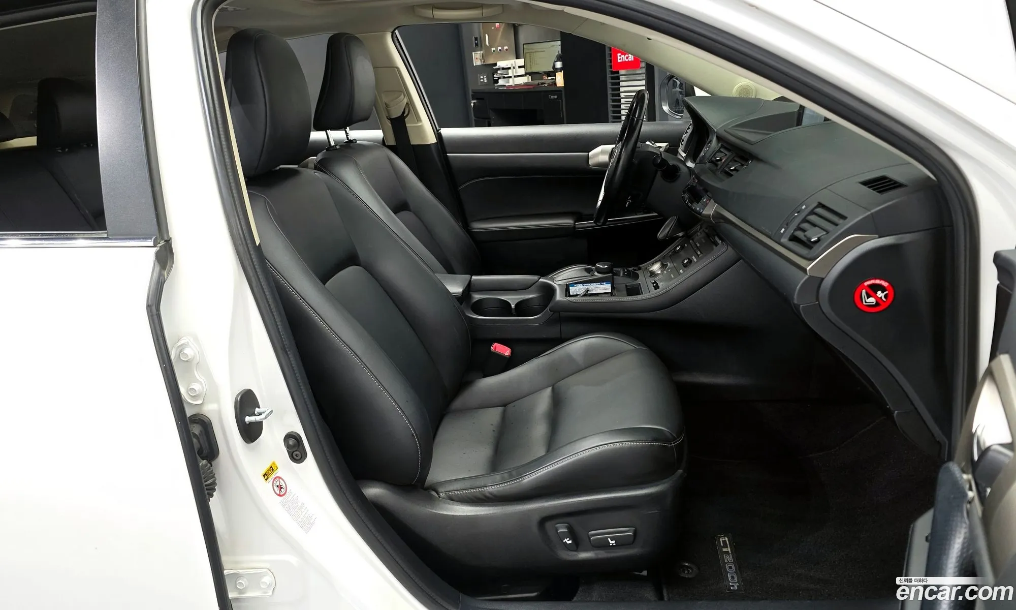 Lexus CT200h 2015 JTHKD5BH1F2248041 — 14
