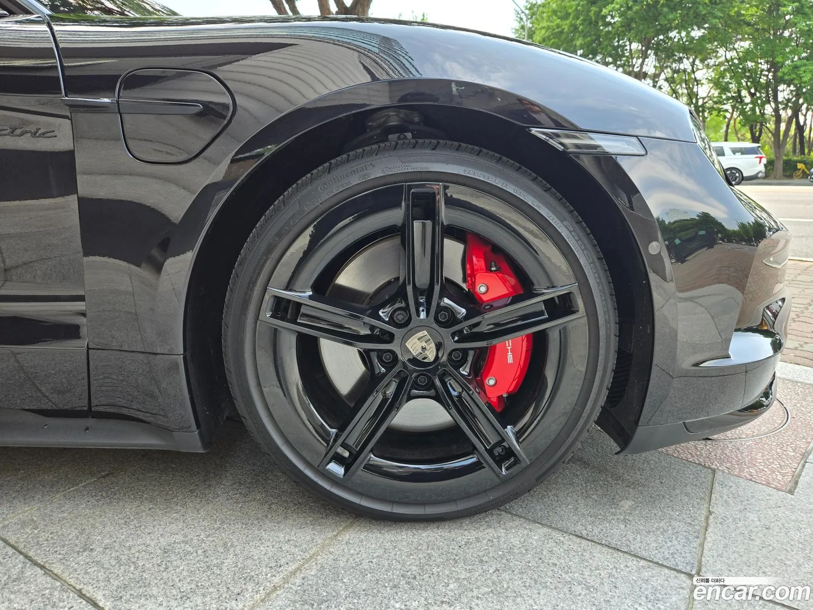 Porsche Taycan 2025 — 3