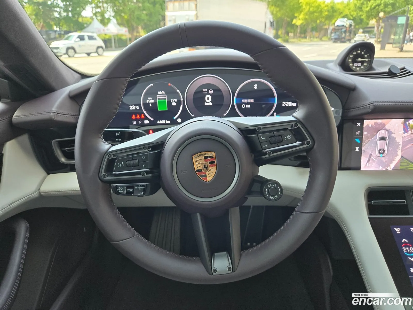 Porsche Taycan 2025 — 18