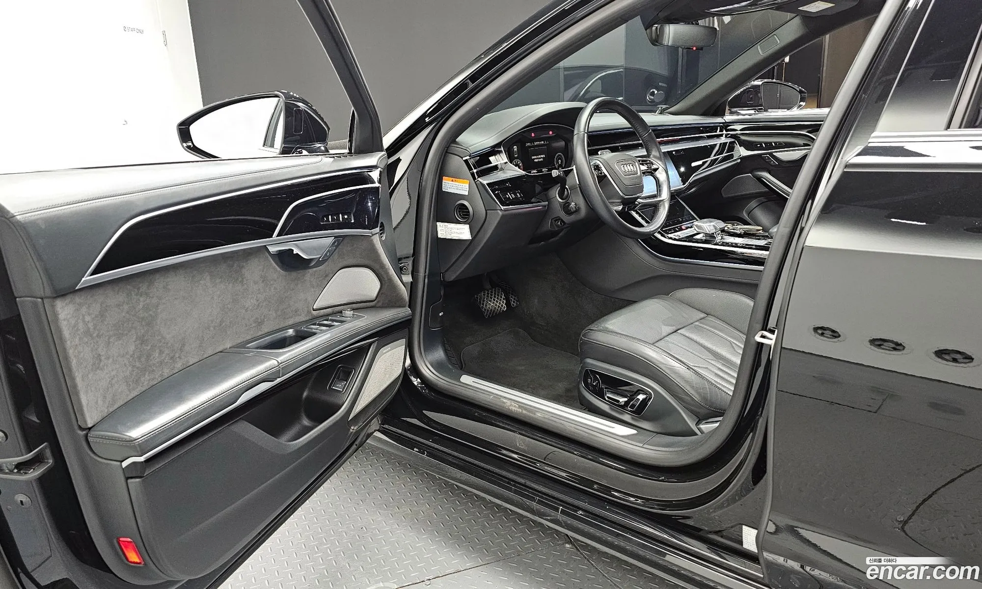 Audi A8 2021 WAUZZZF8XMN013777 — 26