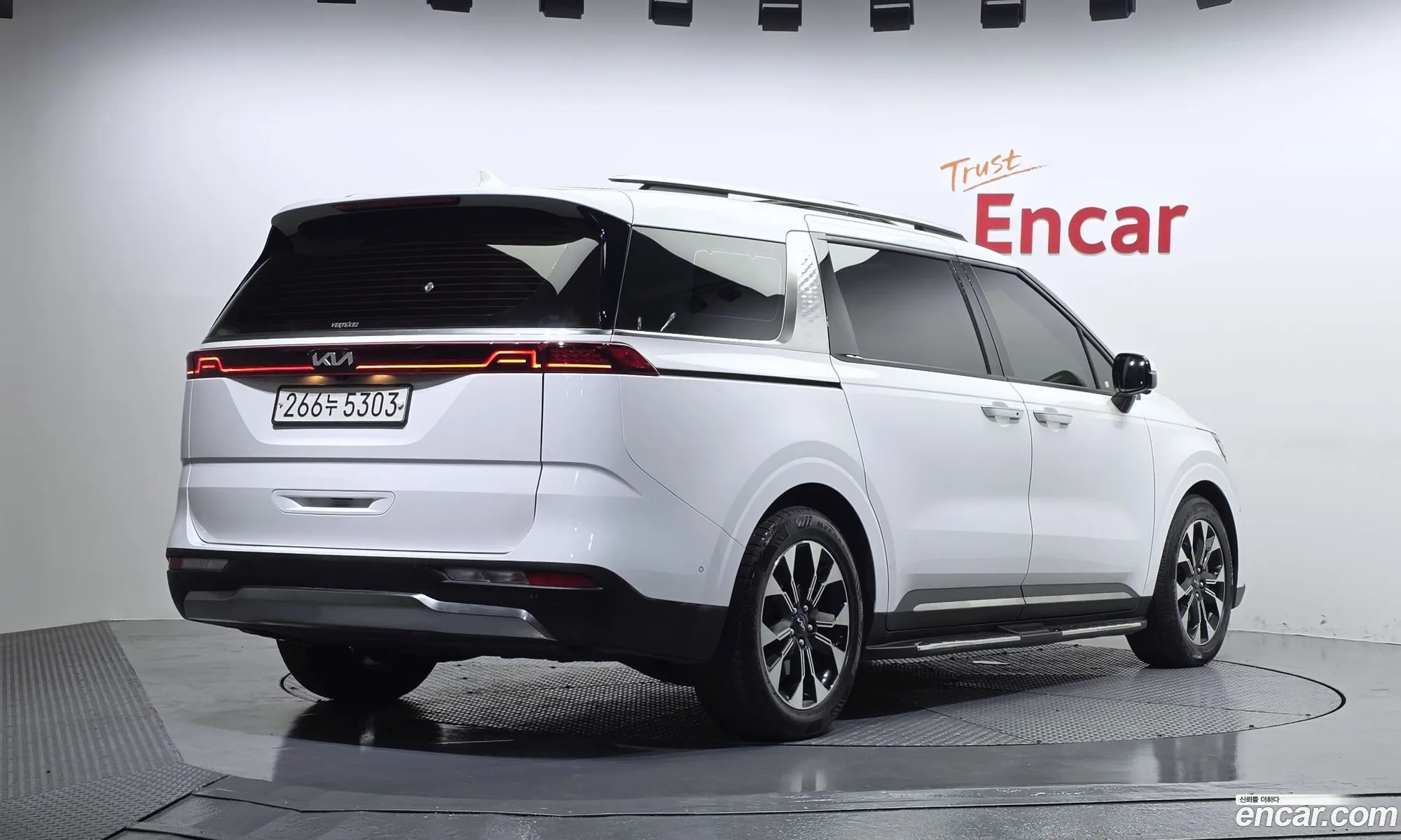Kia Carnival 2022 — 2