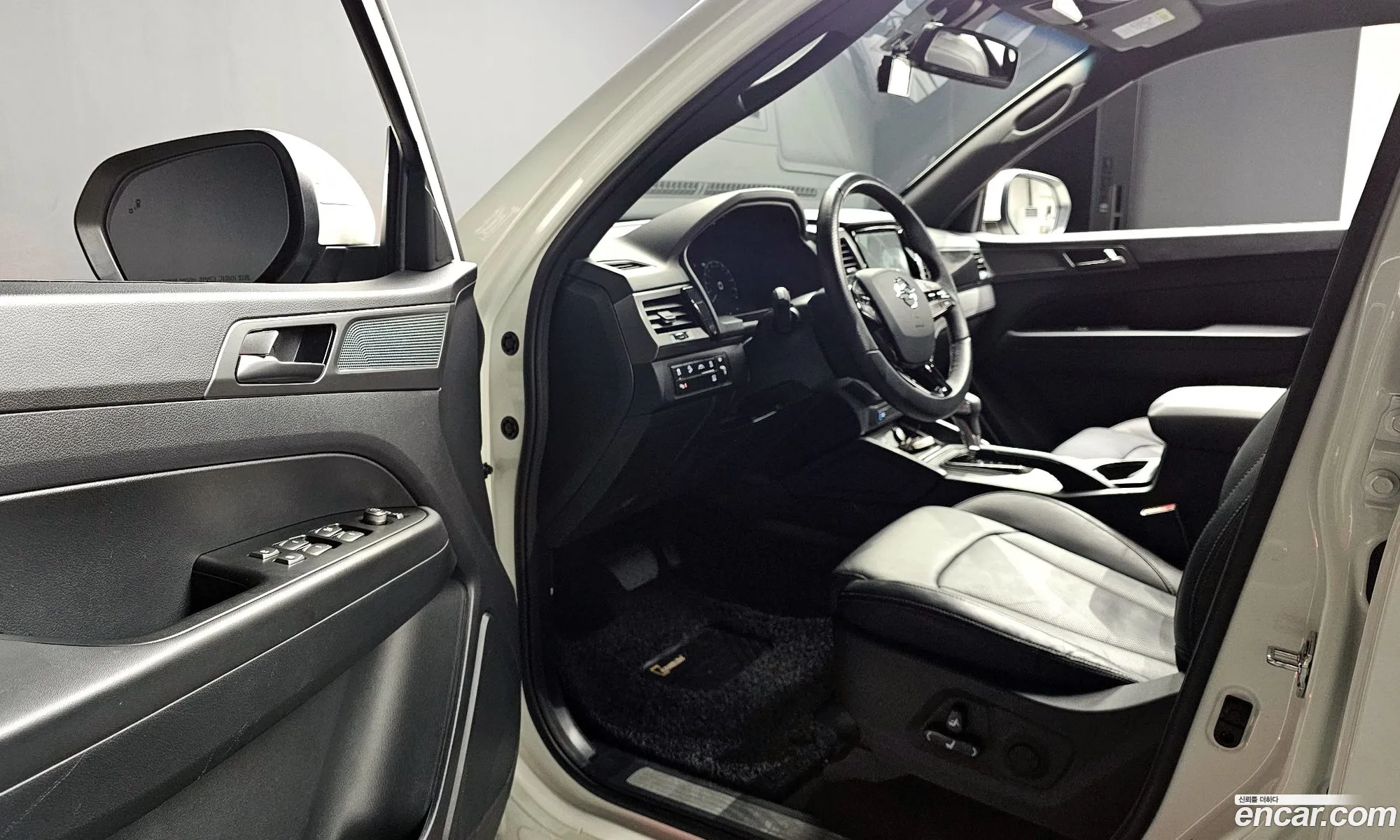 KG Mobility (SsangYong) Rexton Sports Khan 2022 — 27