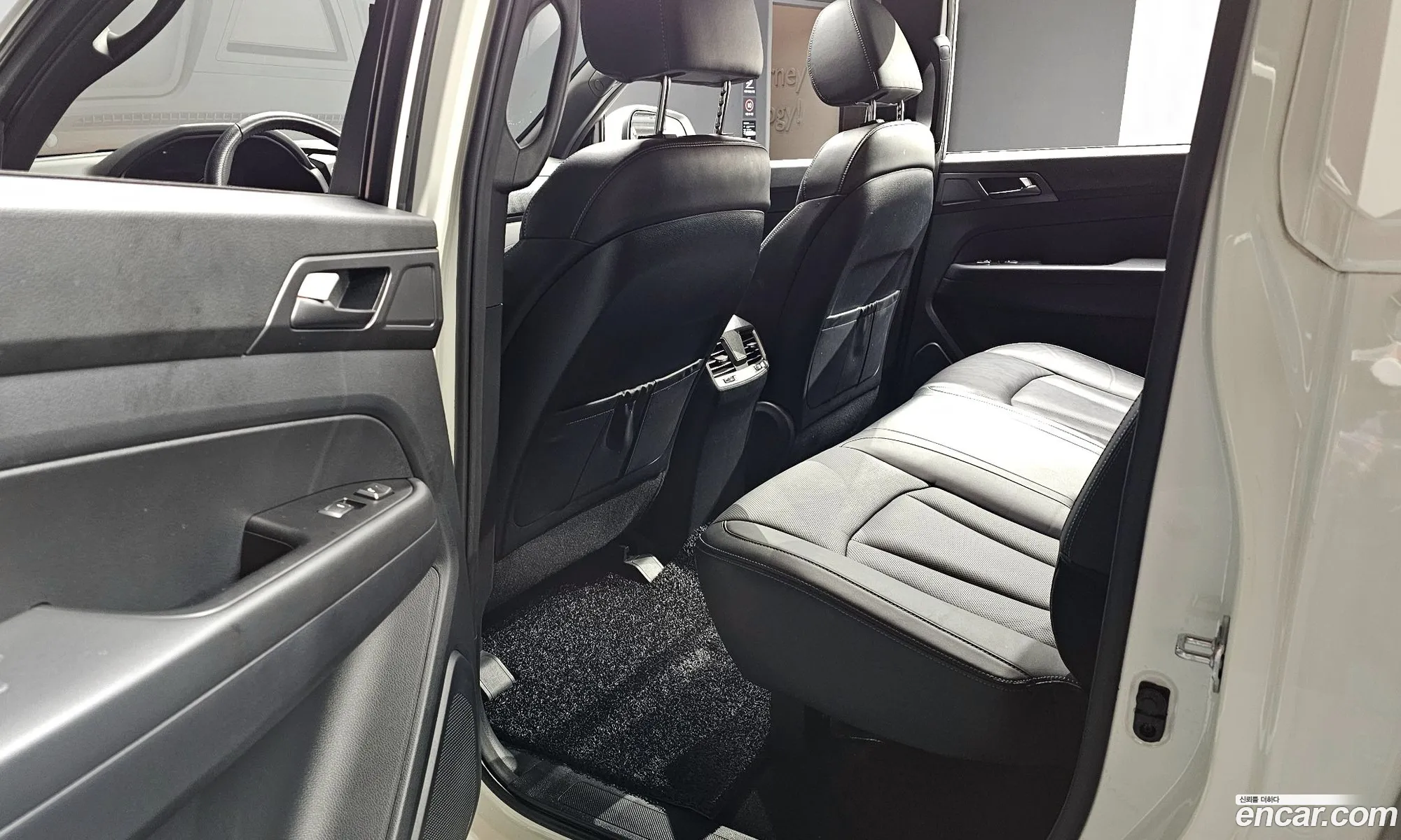 KG Mobility (SsangYong) Rexton Sports Khan 2022 — 30
