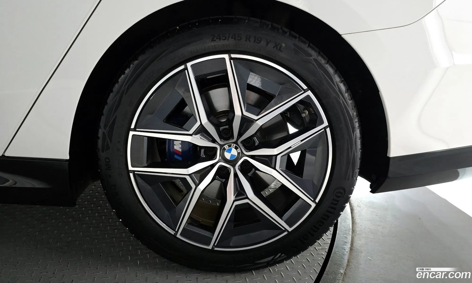 BMW 5 Series 2024 — 26