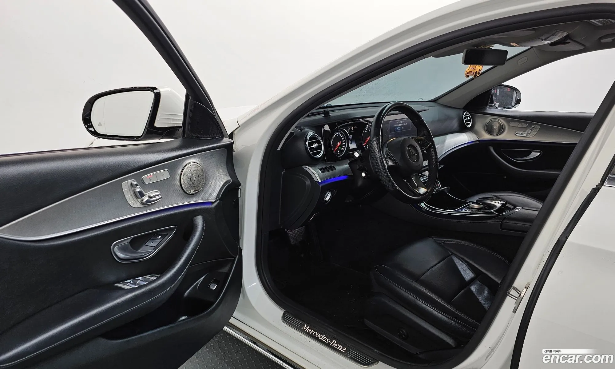Mercedes-Benz E-Class W213 2017 WDDZF4CB0HA141981 — 3