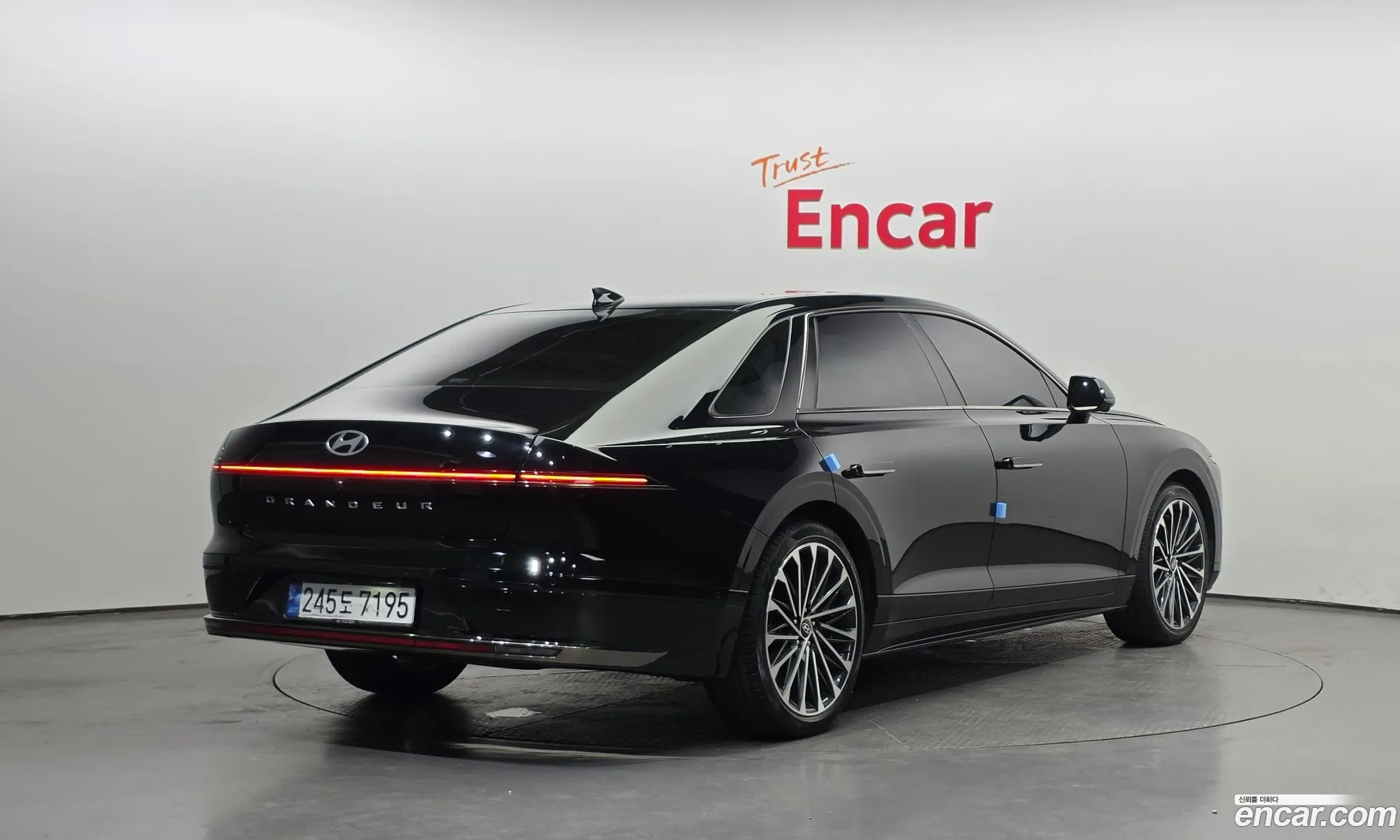 Hyundai Grandeur Hybrid 2023 — 10
