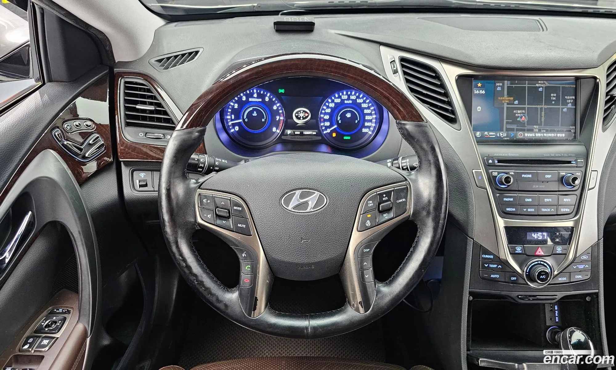 Hyundai Grandeur HG 2013 — 17