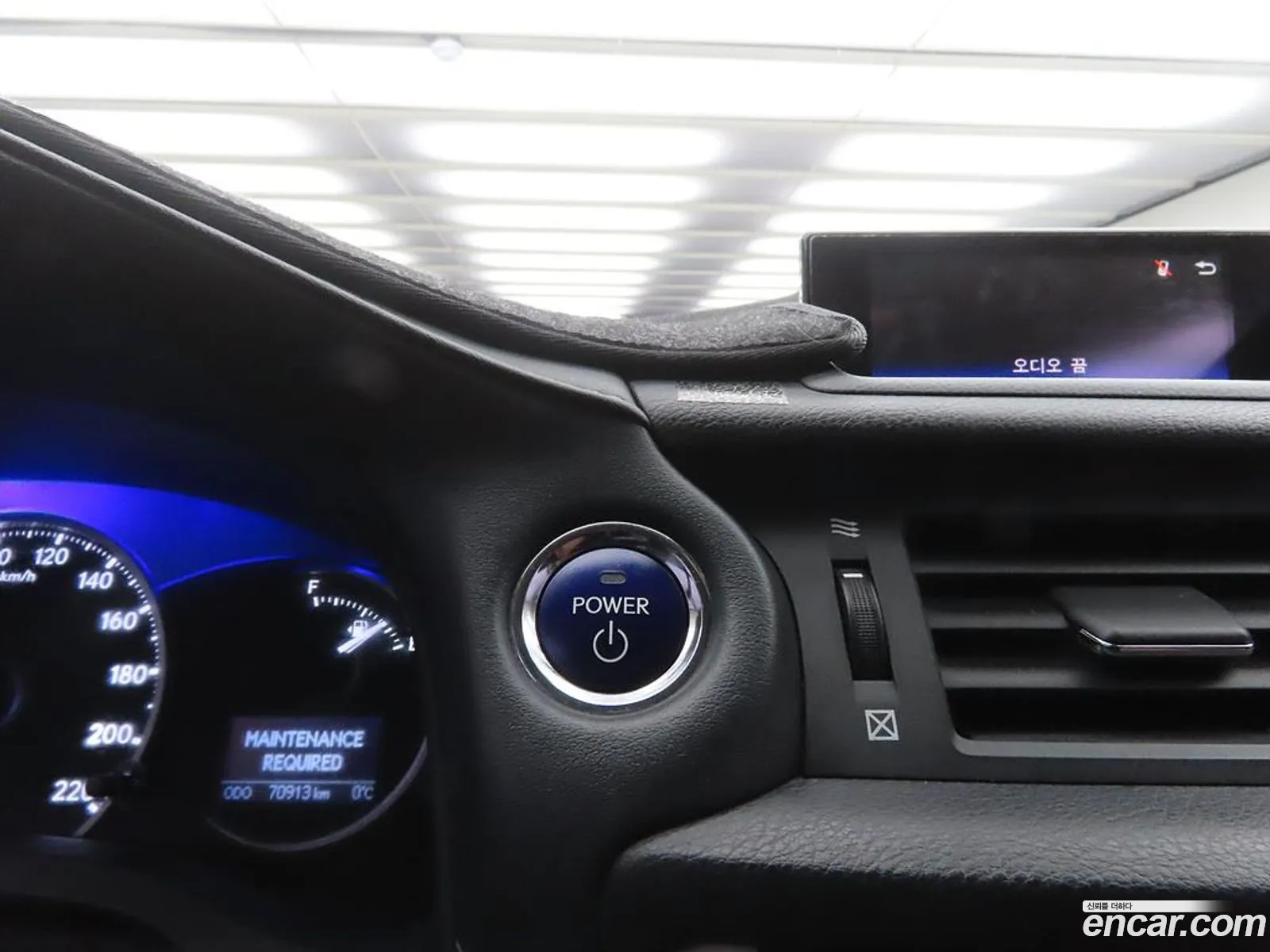 Lexus CT200h 2015 — 12