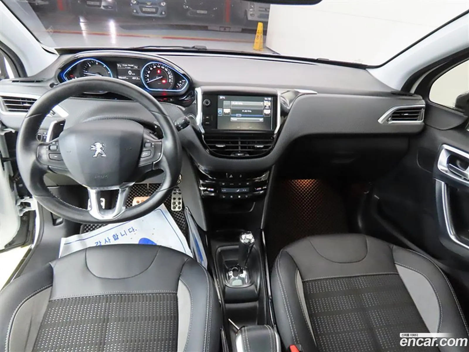 Peugeot 2008 2015 — 8