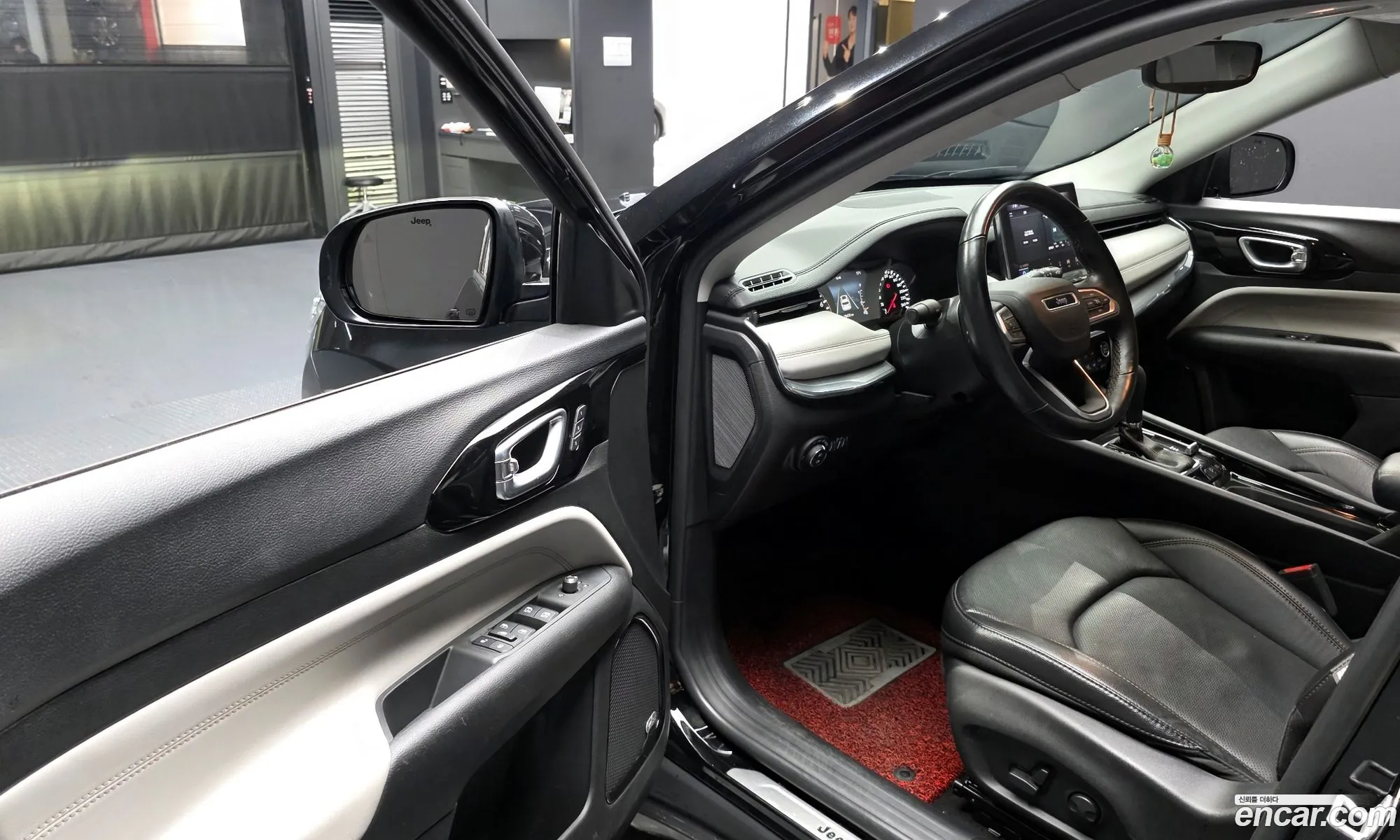 Jeep Compass 2022 3C4NJDCB5NT173515 — 12