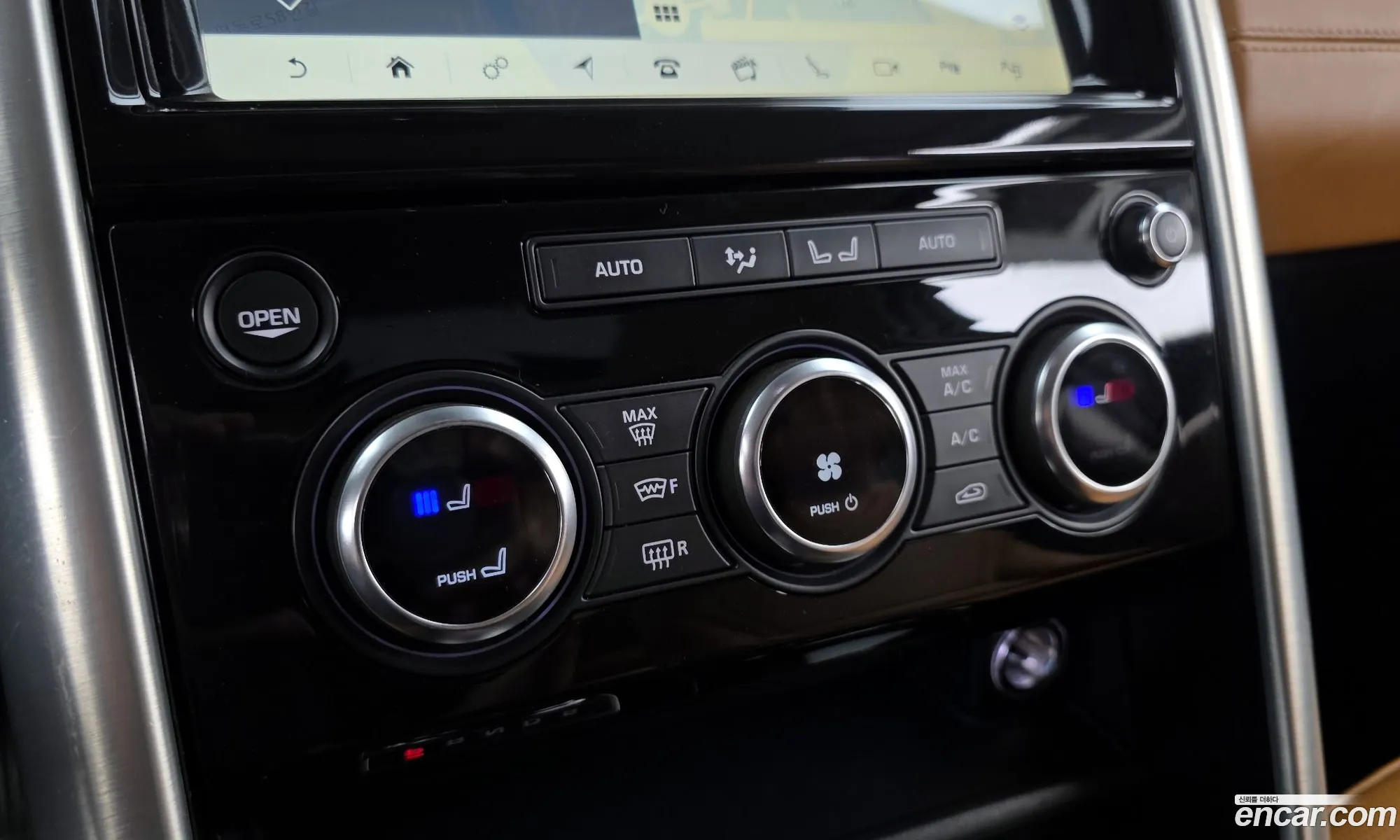 Land Rover Discovery 5 2019 SALRA2BK6KA084703 — 2