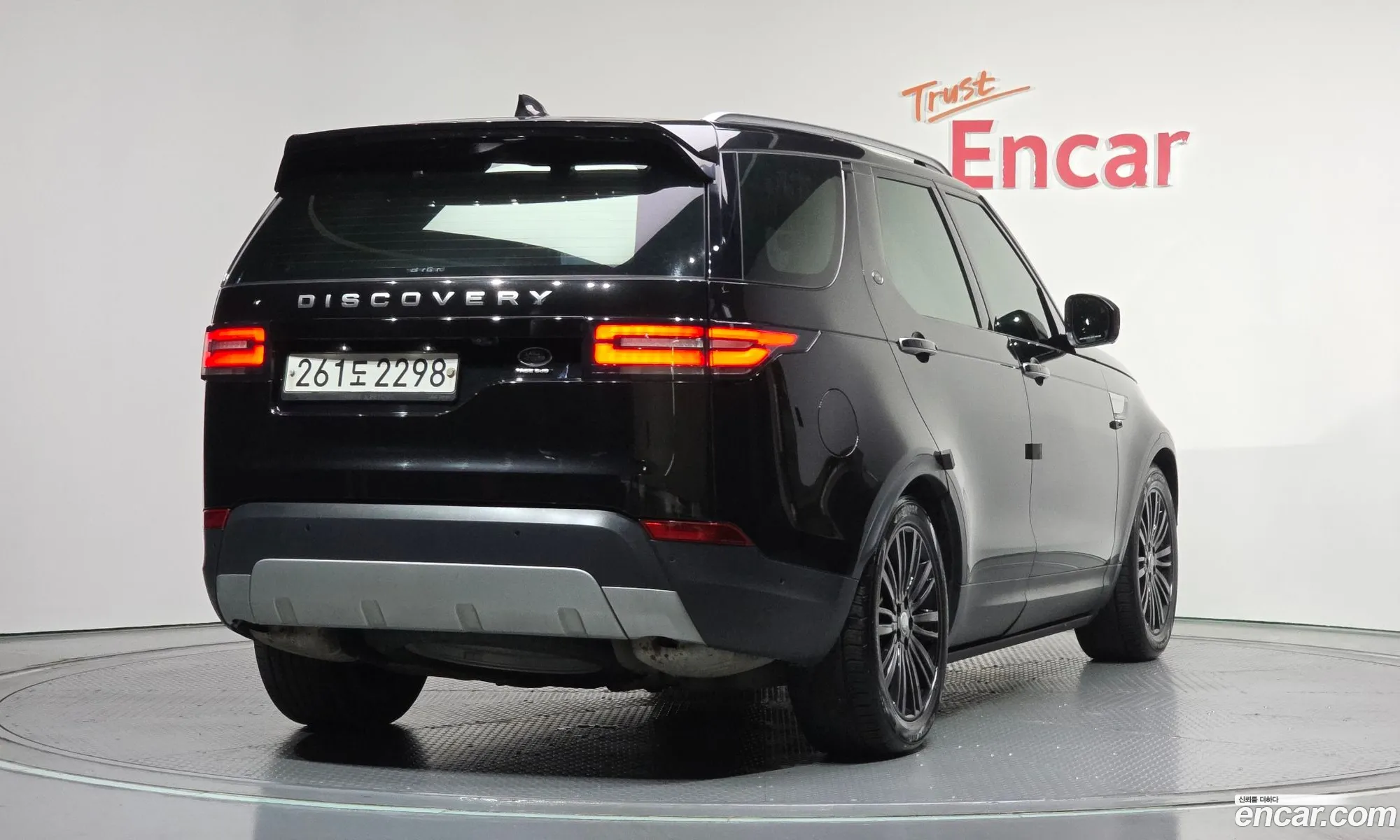 Land Rover Discovery 5 2019 SALRA2BK6KA084703 — 24