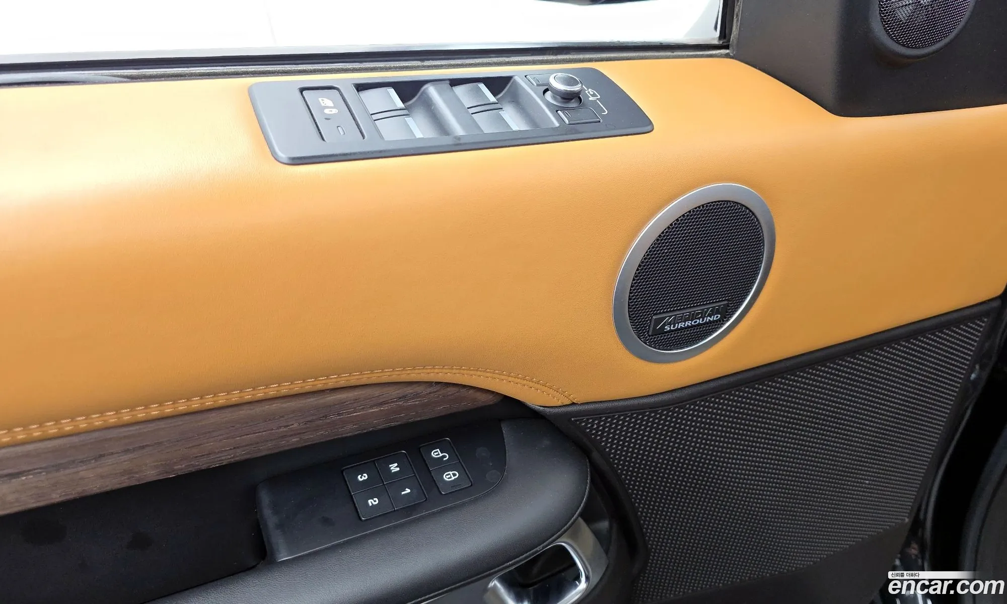 Land Rover Discovery 5 2019 SALRA2BK6KA084703 — 30