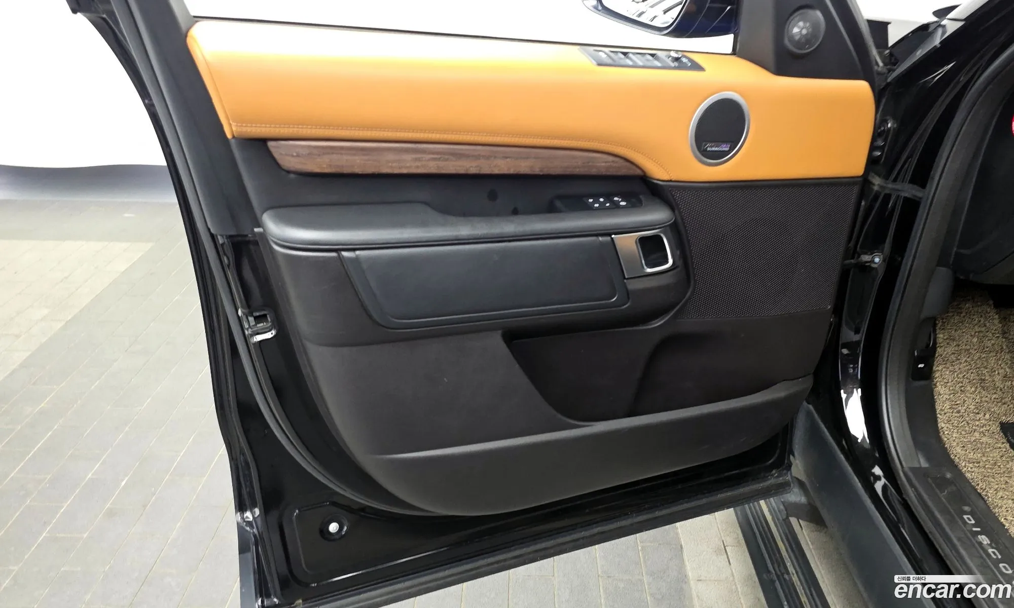 Land Rover Discovery 5 2019 SALRA2BK6KA084703 — 33
