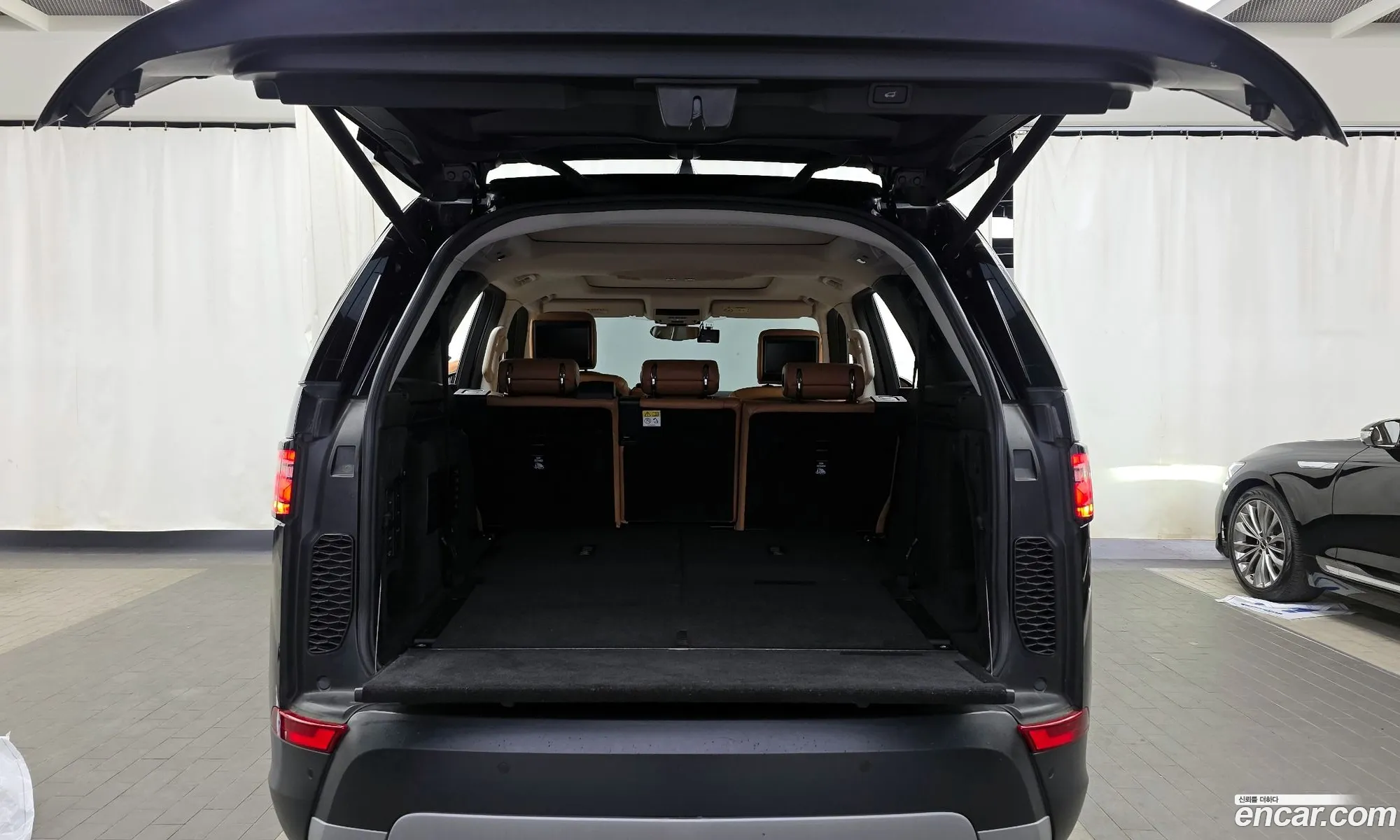 Land Rover Discovery 5 2019 SALRA2BK6KA084703 — 22