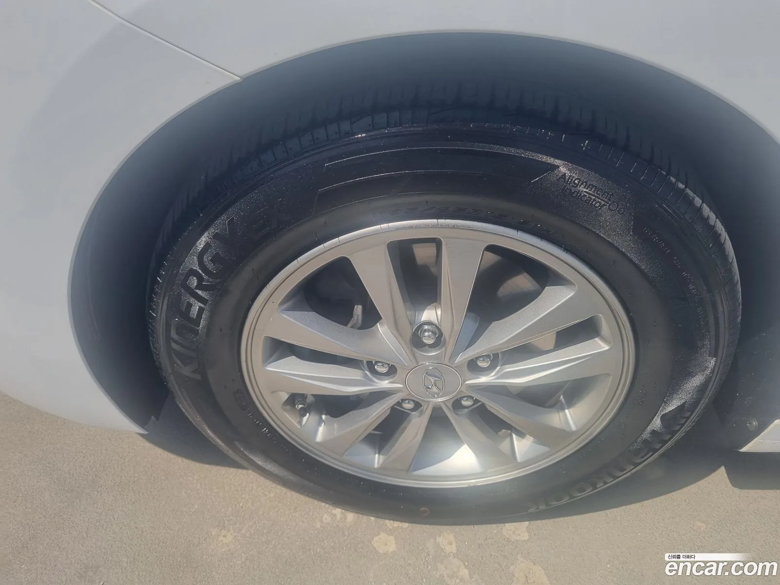 Hyundai Elantra AD 2019 — 13
