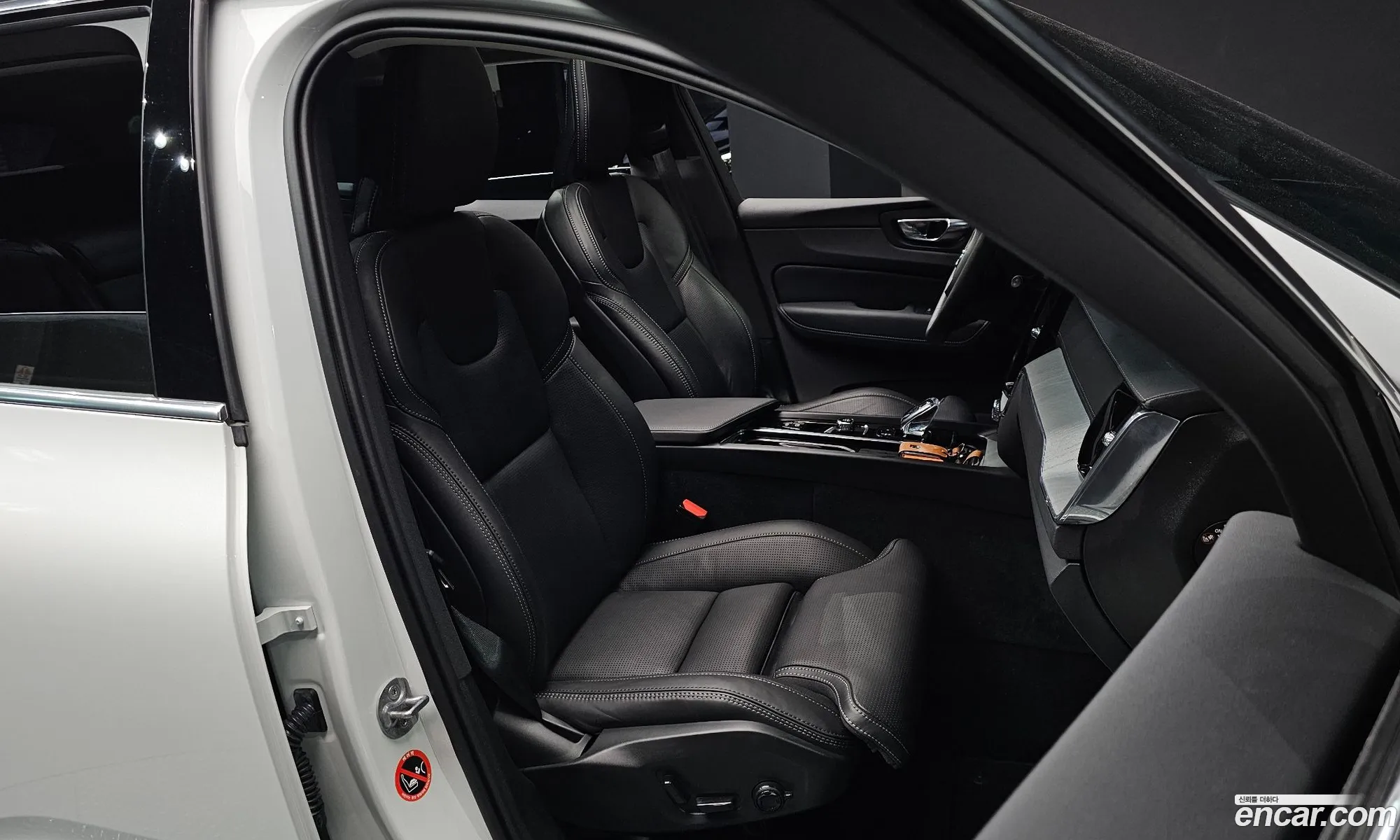 Volvo XC60 2024 YV1UZ0628S1055951 — 32