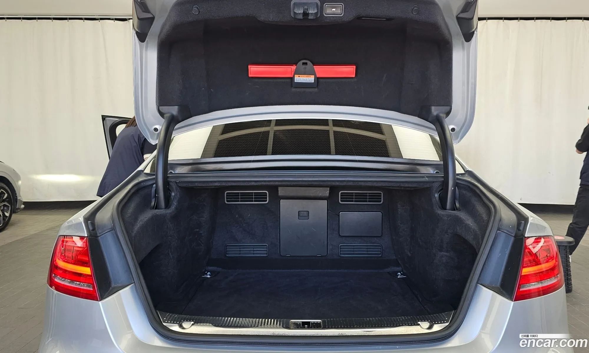 Audi A8 2011 WAUZZZ4H3BN019663 — 4