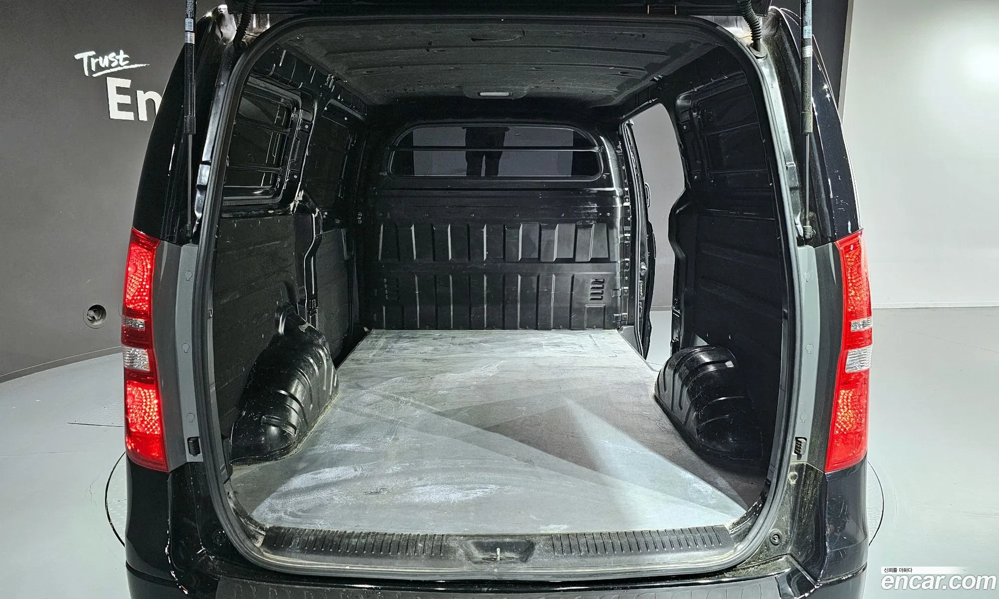 Hyundai Grand Starex 2020 — 18
