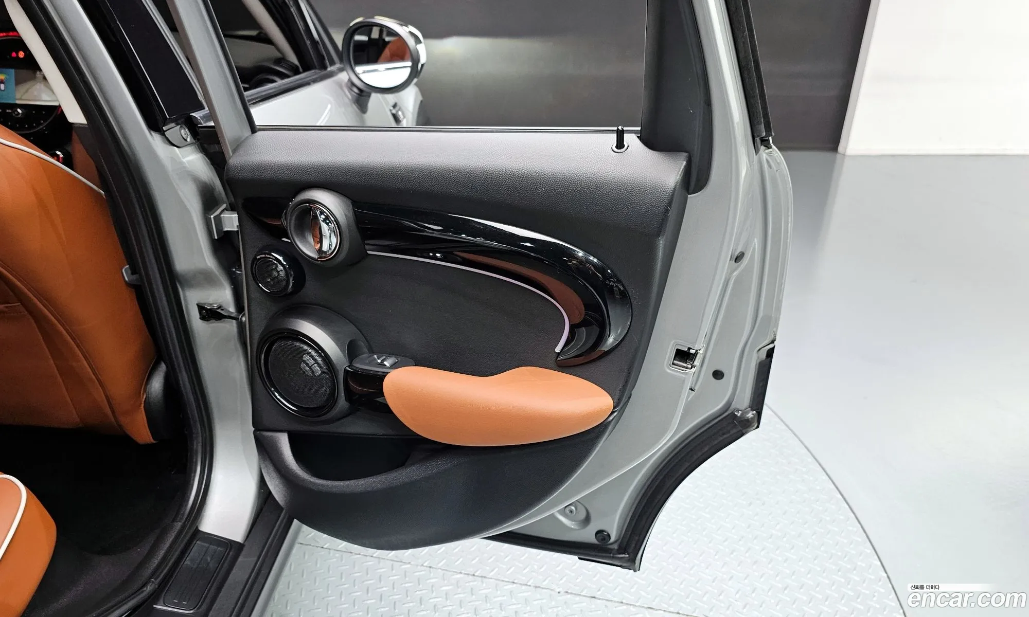 Mini Cooper S 2023 WMW61DK08P2T77473 — 10