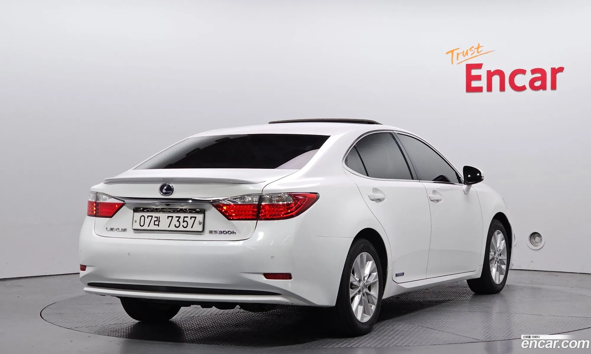 Lexus ES300h 2014 — 18