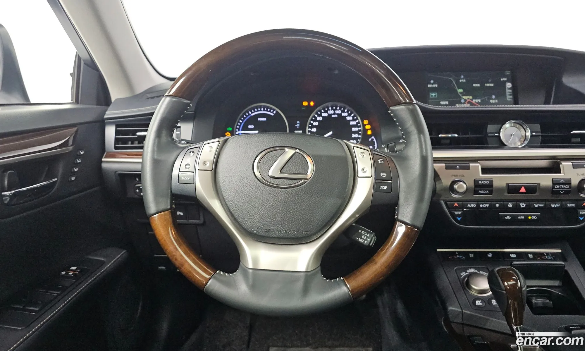 Lexus ES300h 2014 — 16