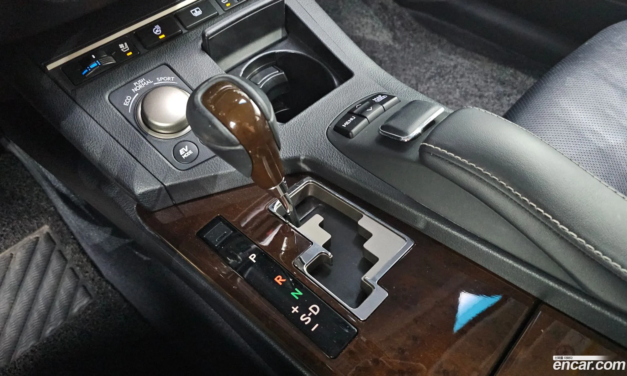 Lexus ES300h 2014 — 12