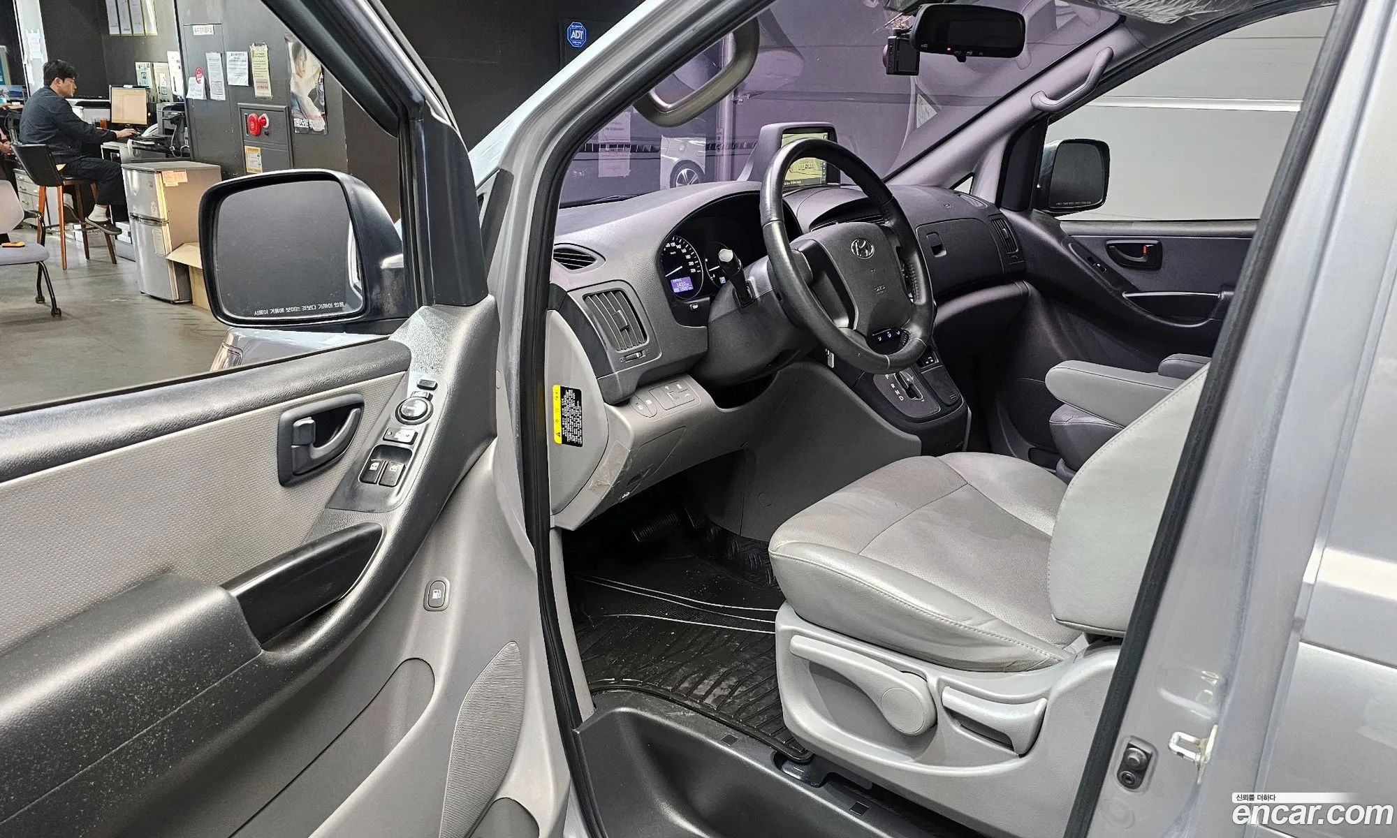 Hyundai Grand Starex 2018 — 29
