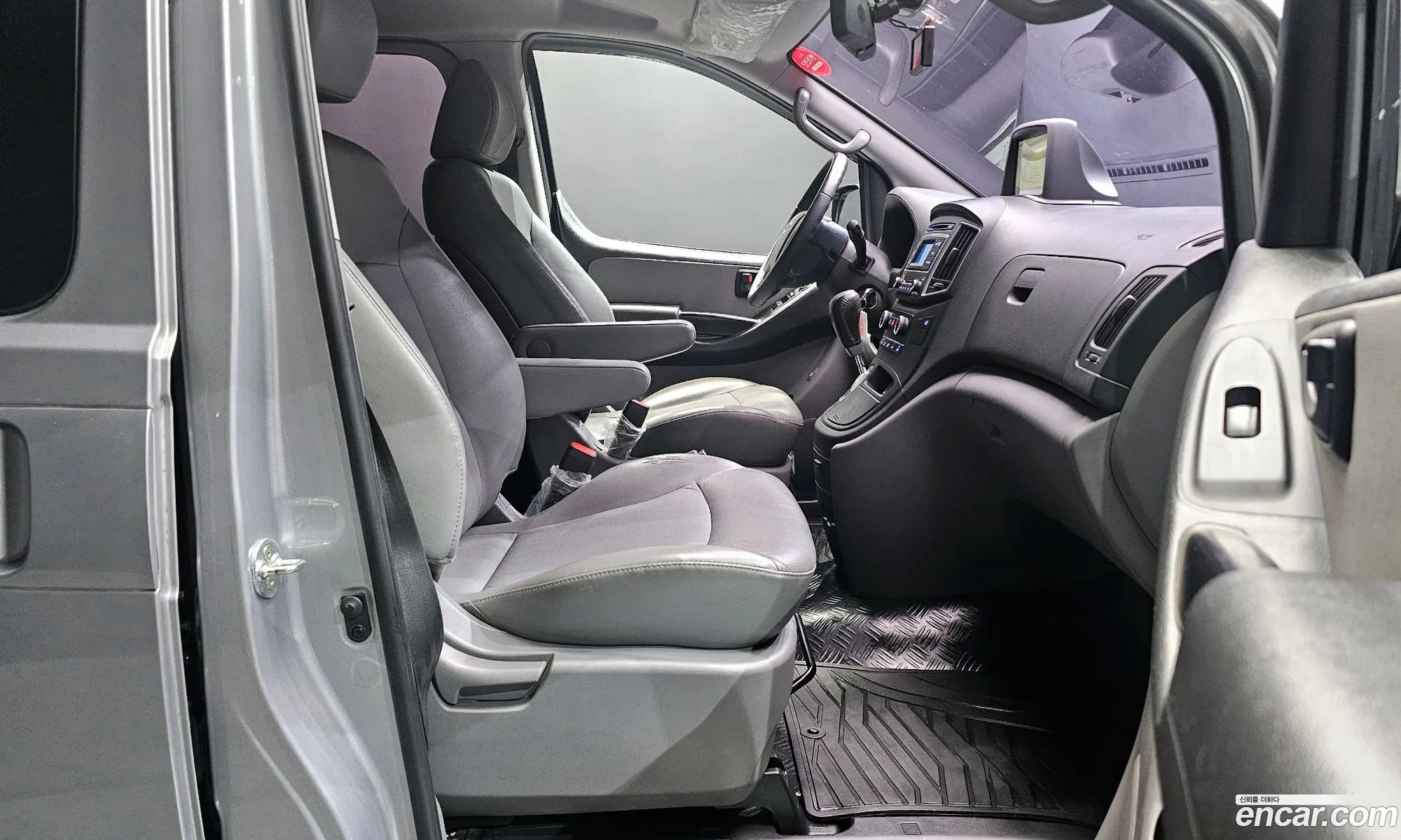 Hyundai Grand Starex 2018 — 24
