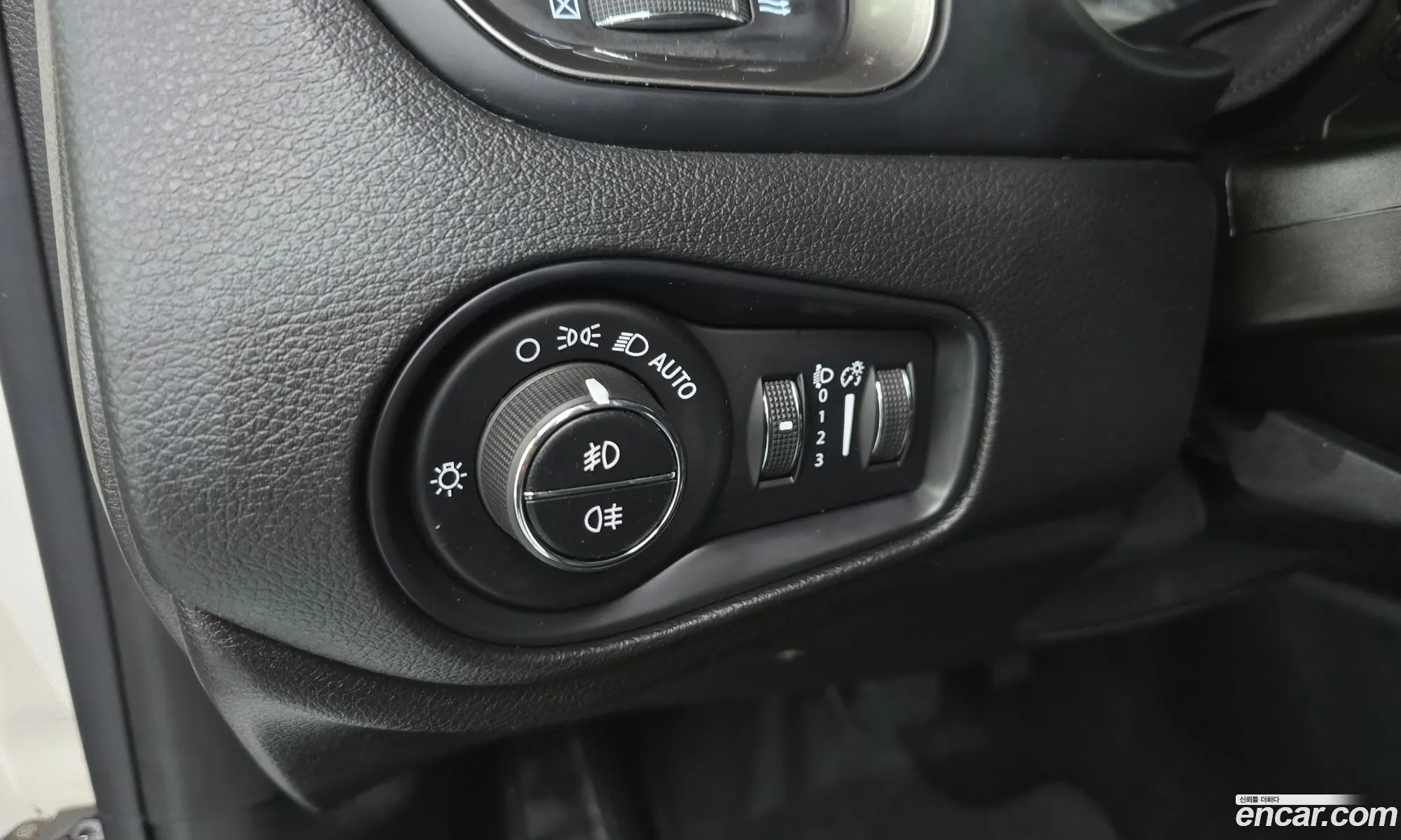 Jeep Renegade 2019 1C4BU0000KPK45510 — 34