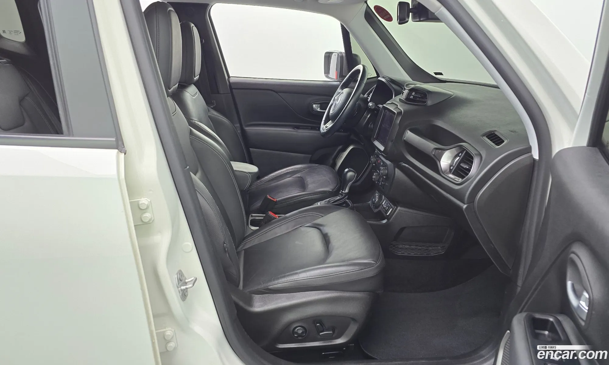 Jeep Renegade 2019 1C4BU0000KPK45510 — 31