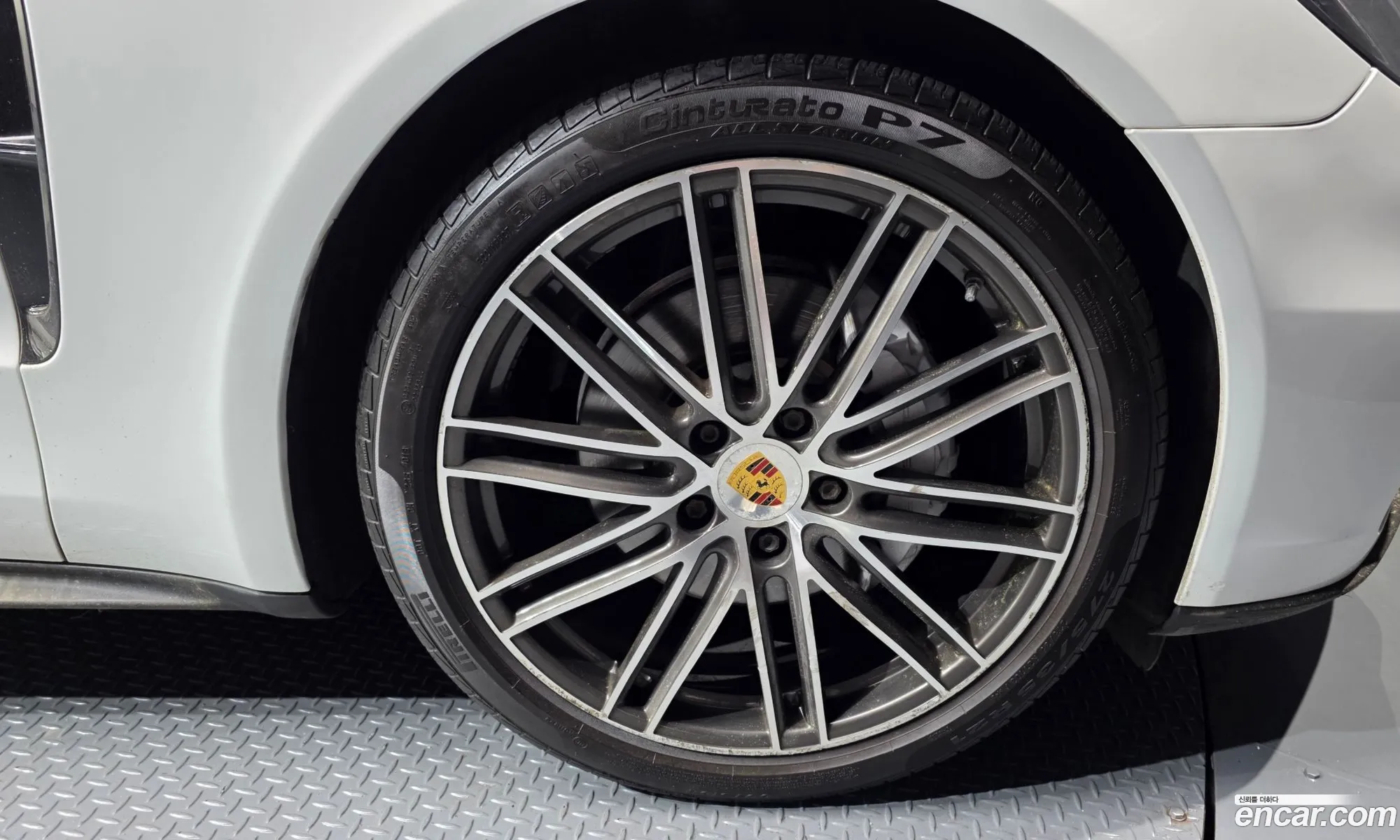 Porsche Panamera 2018 — 19