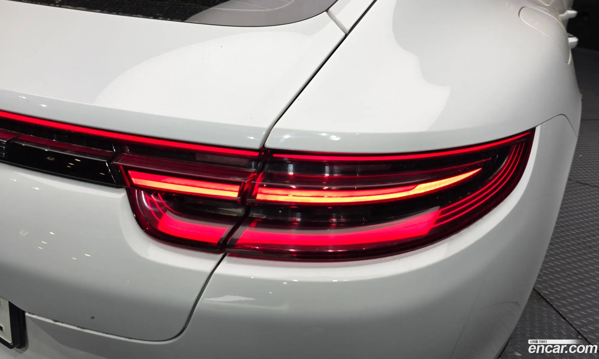 Porsche Panamera 2018 — 24