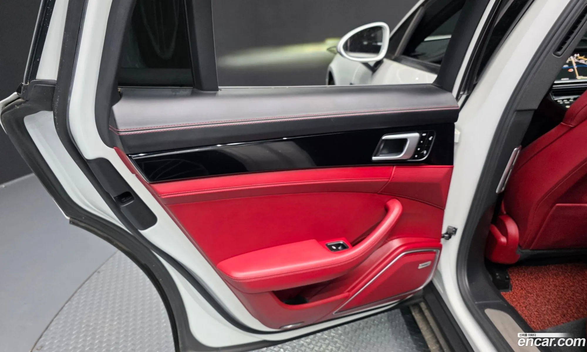 Porsche Panamera 2018 — 32